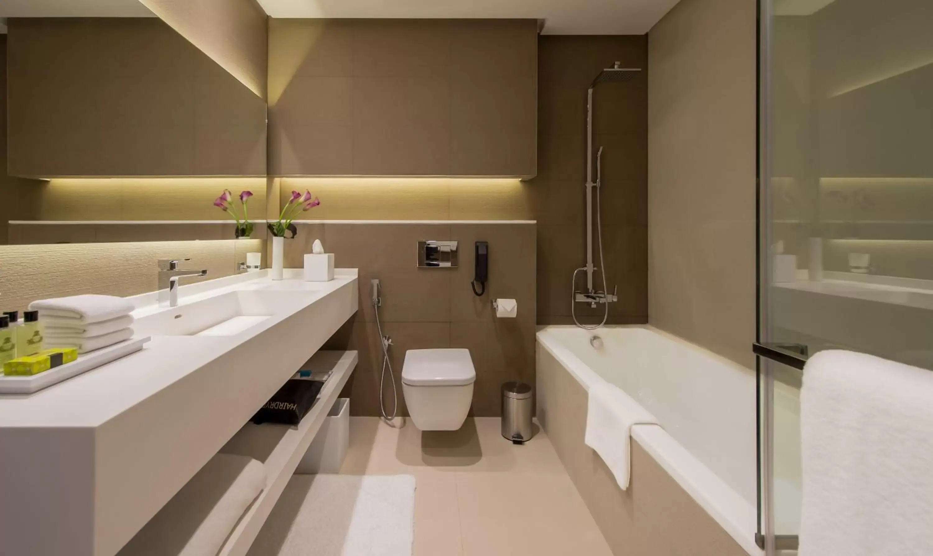 Photo of the whole room, Bathroom in InterContinental Dubai Marina, an IHG Hotel
