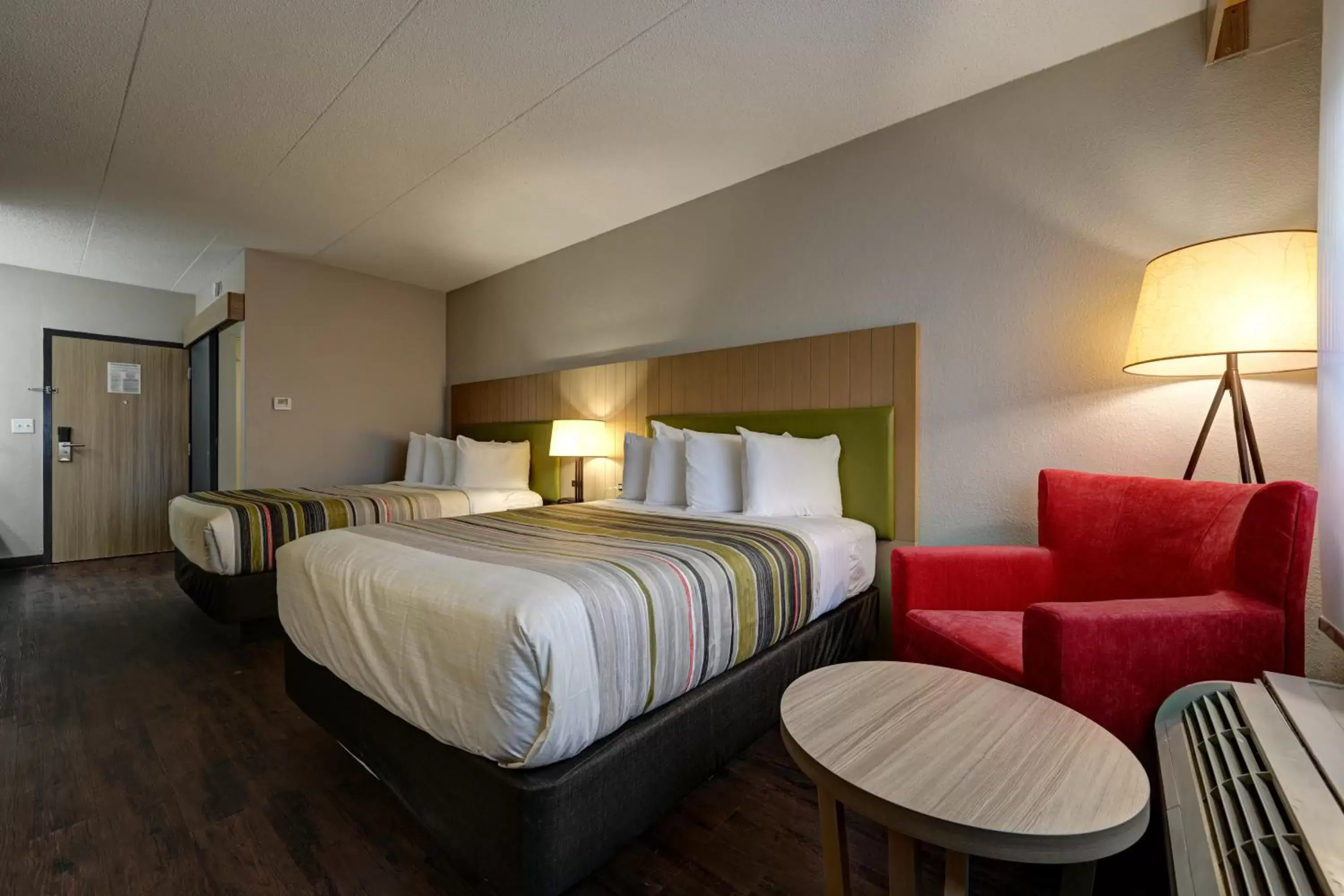 Bed in Country Inn & Suites by Radisson, Pierre, SD