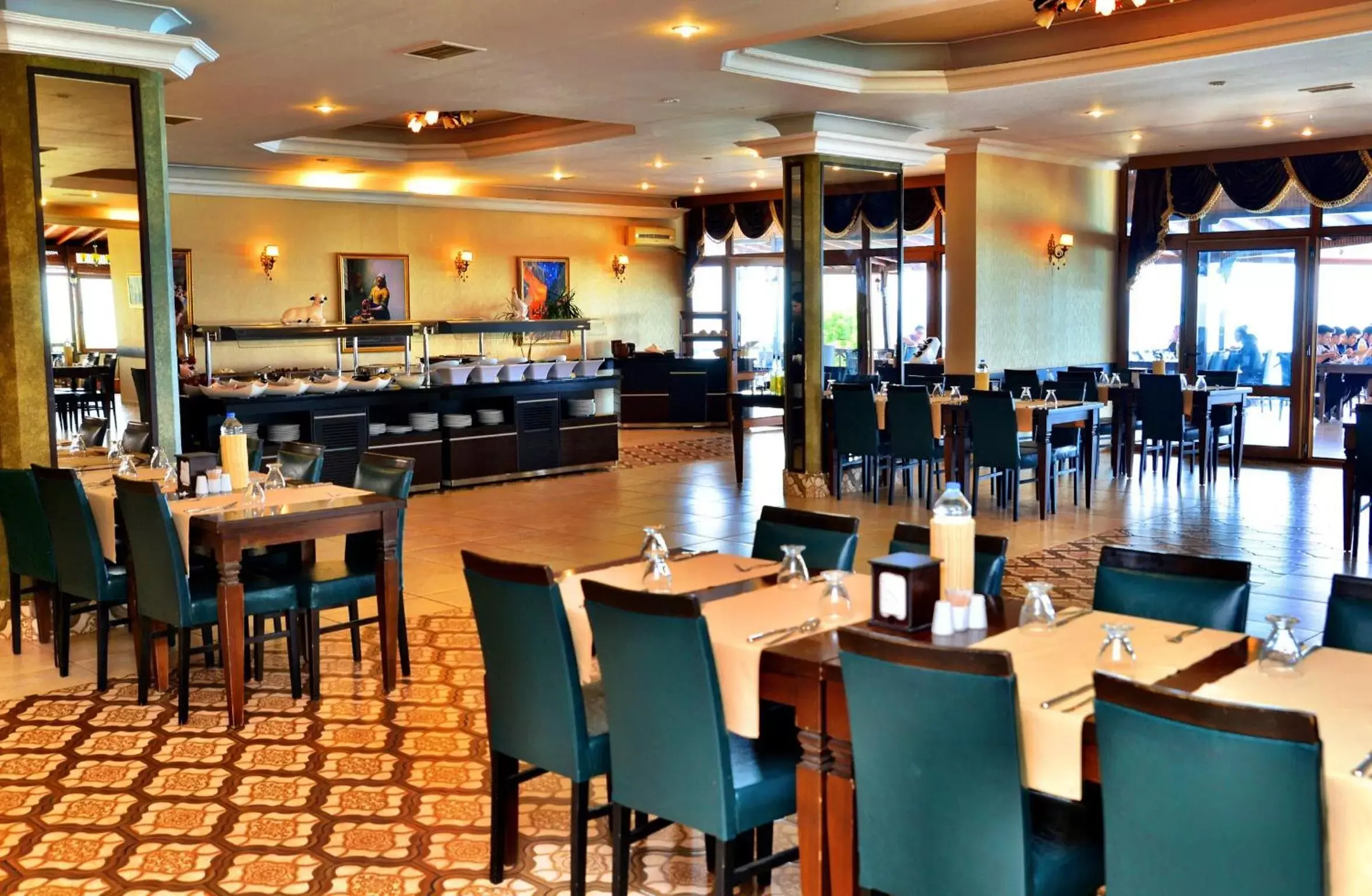 Restaurant/places to eat in Family Resort Hotel Restaurant/places to eat in Family Resort Hotel