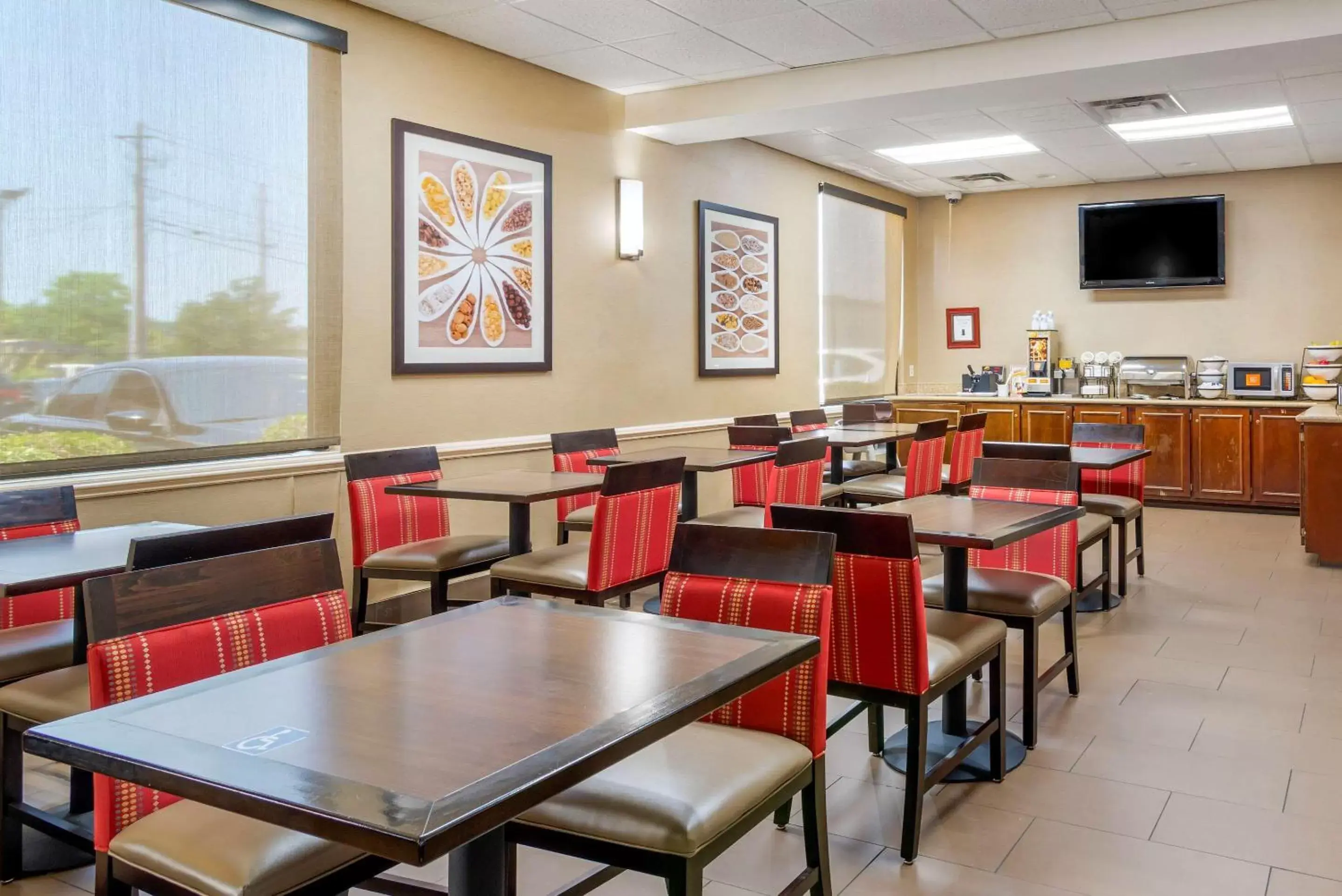 Restaurant/Places to Eat in Comfort Inn Columbus Near Fort Moore