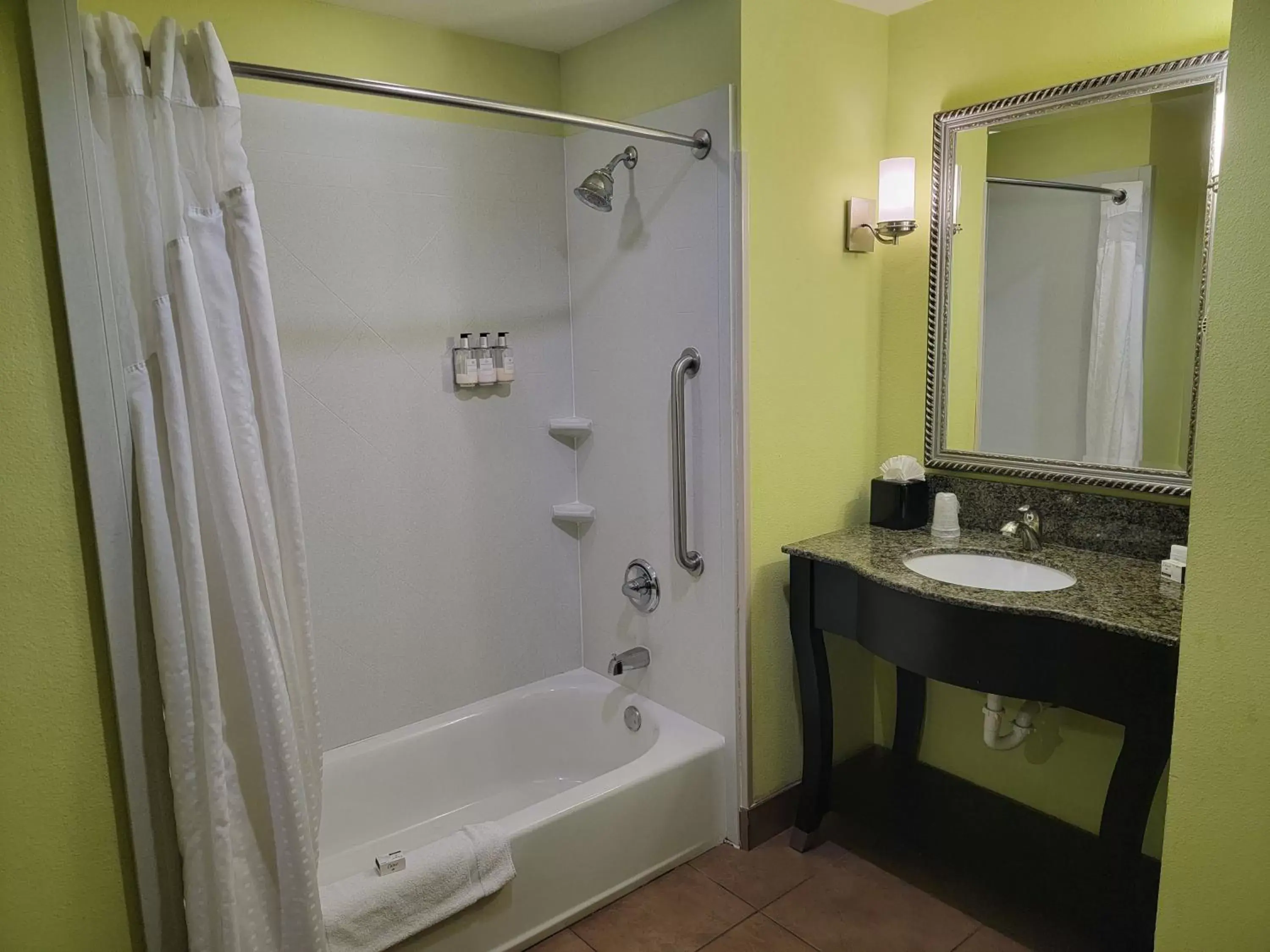 Photo of the whole room, Bathroom in Holiday Inn Garland, an IHG Hotel