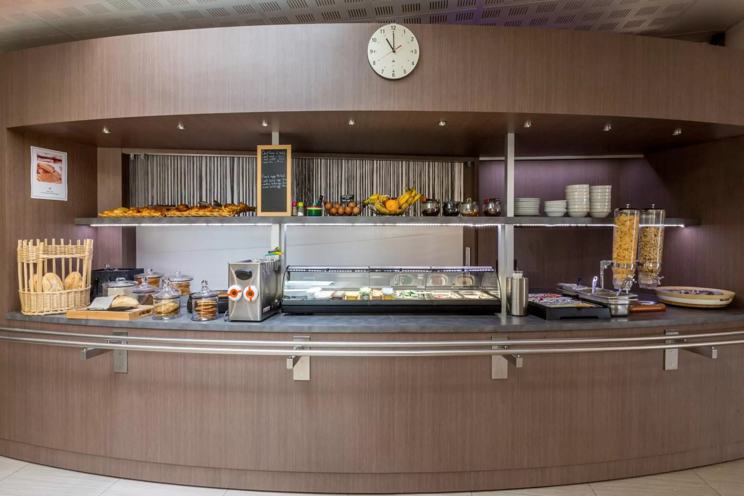 Continental breakfast, Restaurant/Places to Eat in Sure Hotel by Best Western Reims Nord