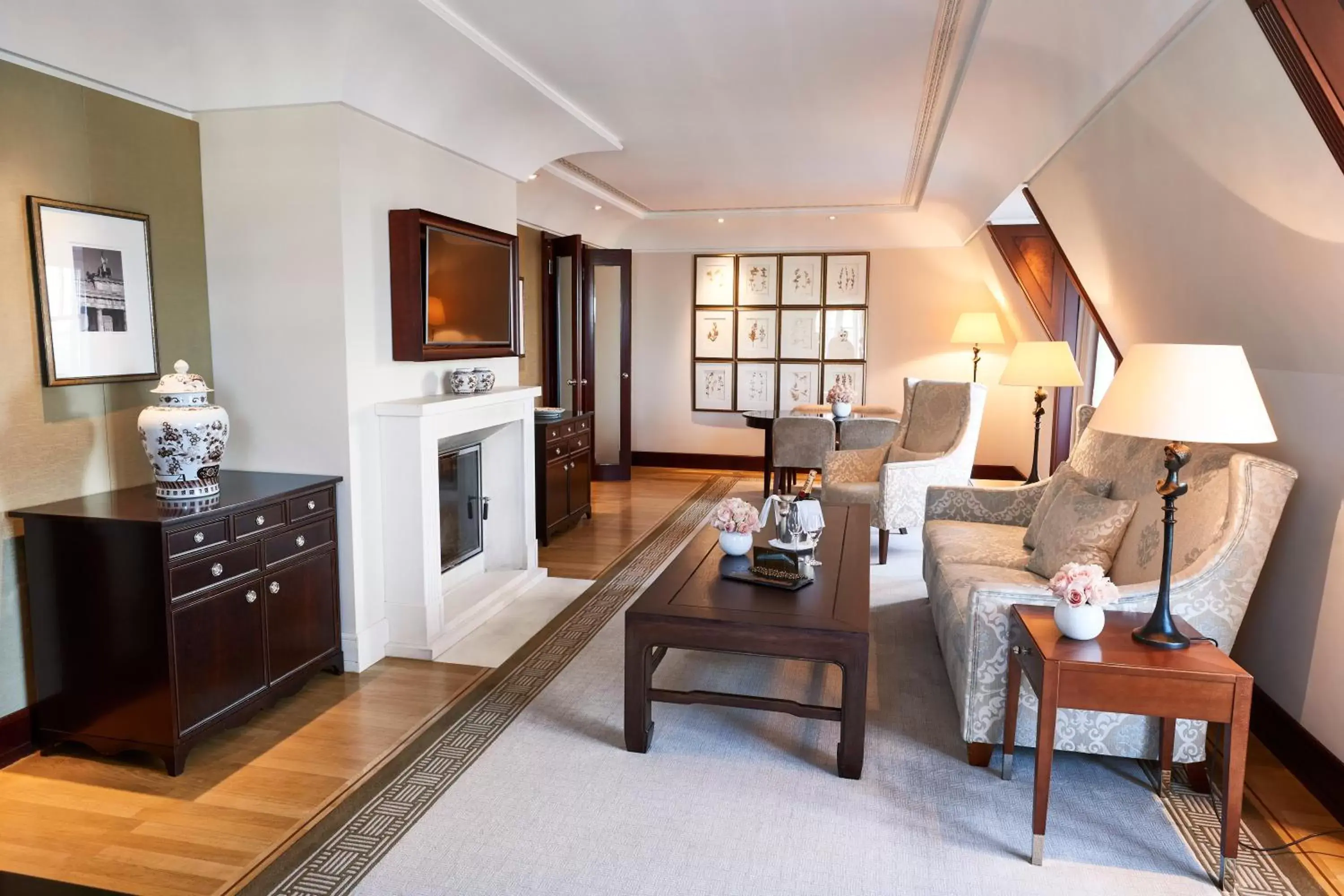 Living room, Seating Area in Hotel Adlon Kempinski Berlin