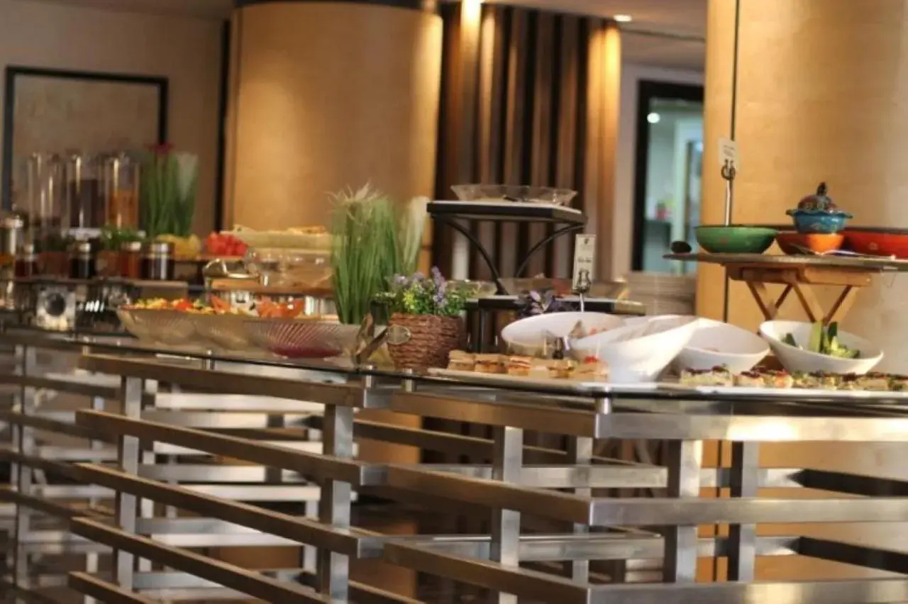 Buffet breakfast, Restaurant/Places to Eat in Grand Plaza Gulf Hotel