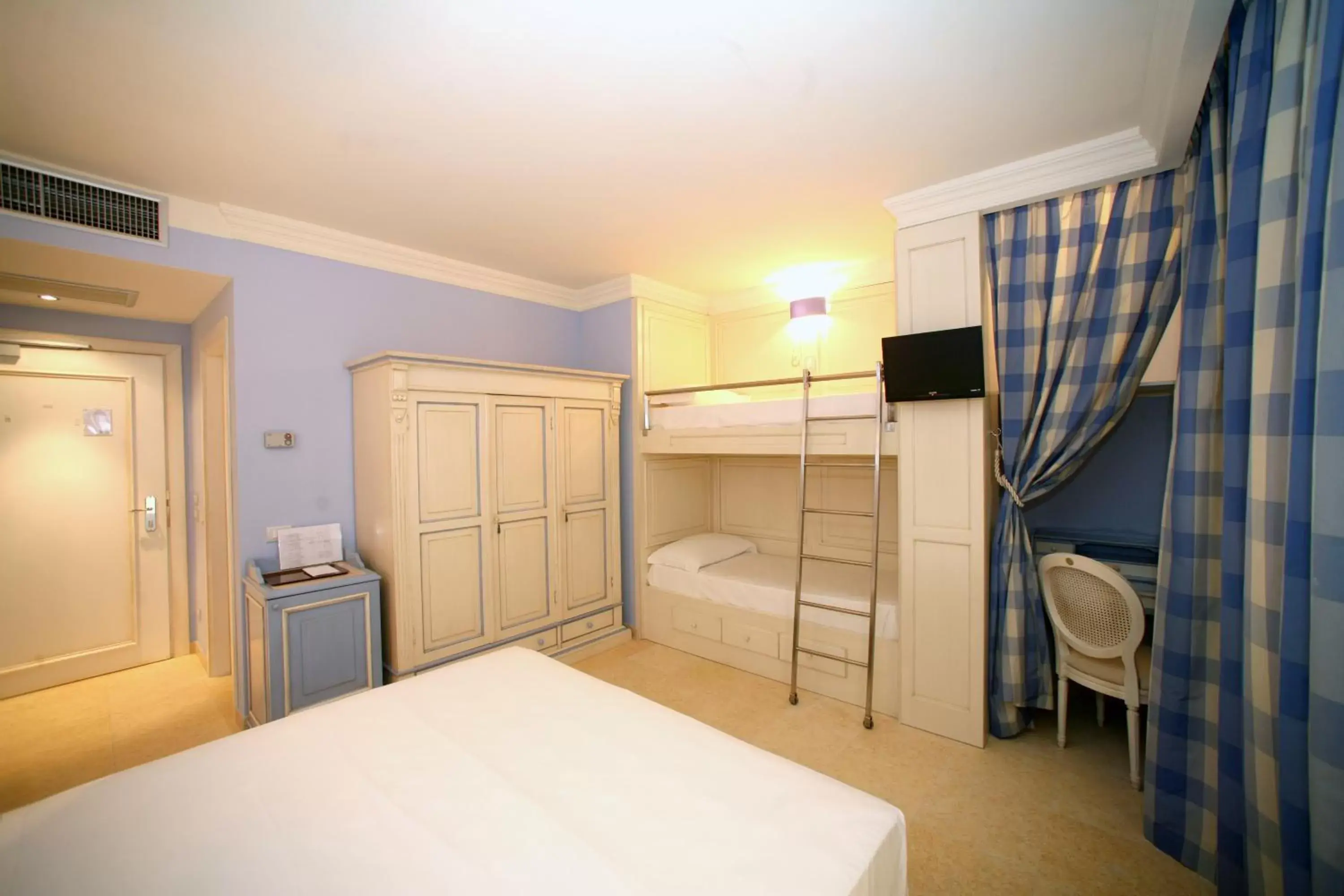 Bedroom, Bed in Palace Hotel Vieste Bedroom, Bed in Palace Hotel Vieste