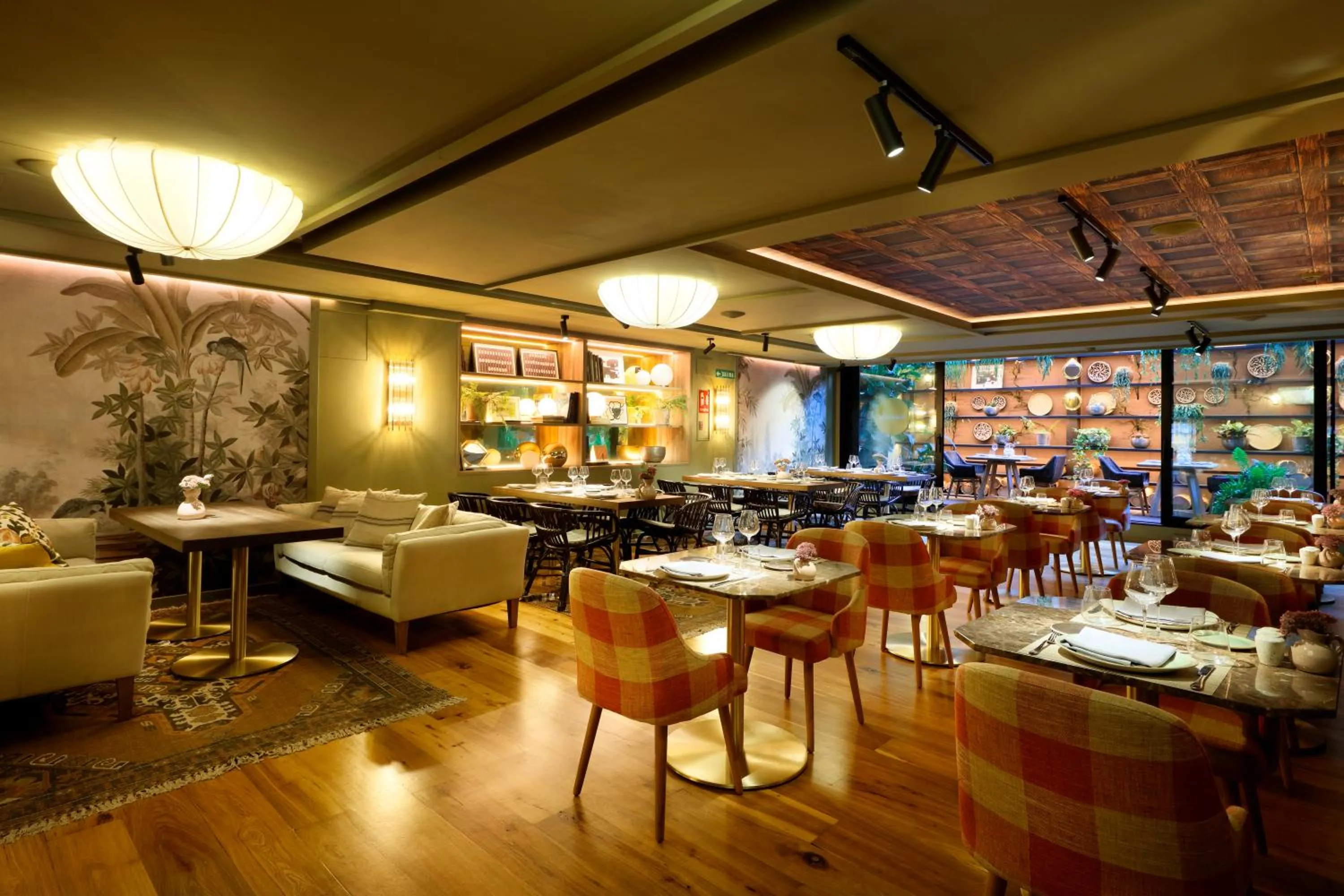 Restaurant/places to eat in Barceló Oviedo Cervantes