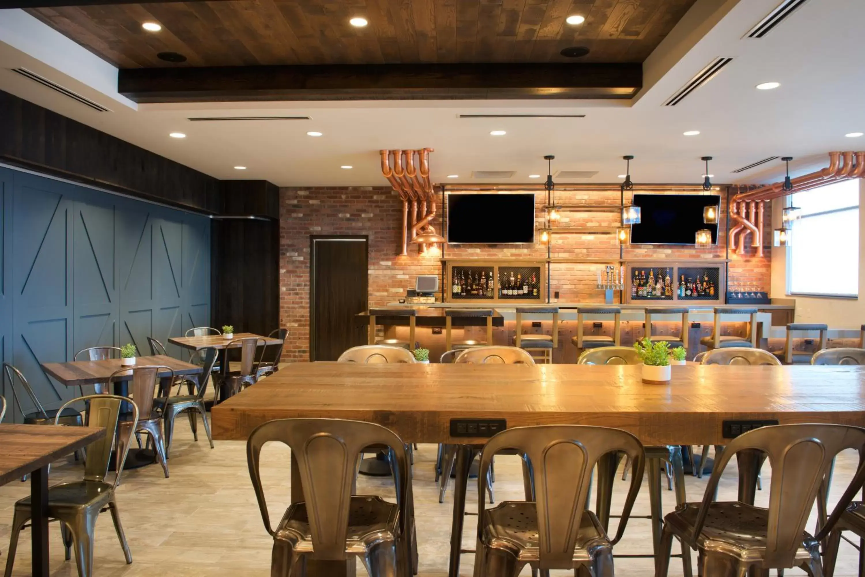 Lounge or bar, Restaurant/Places to Eat in SpringHill Suites by Marriott Bend