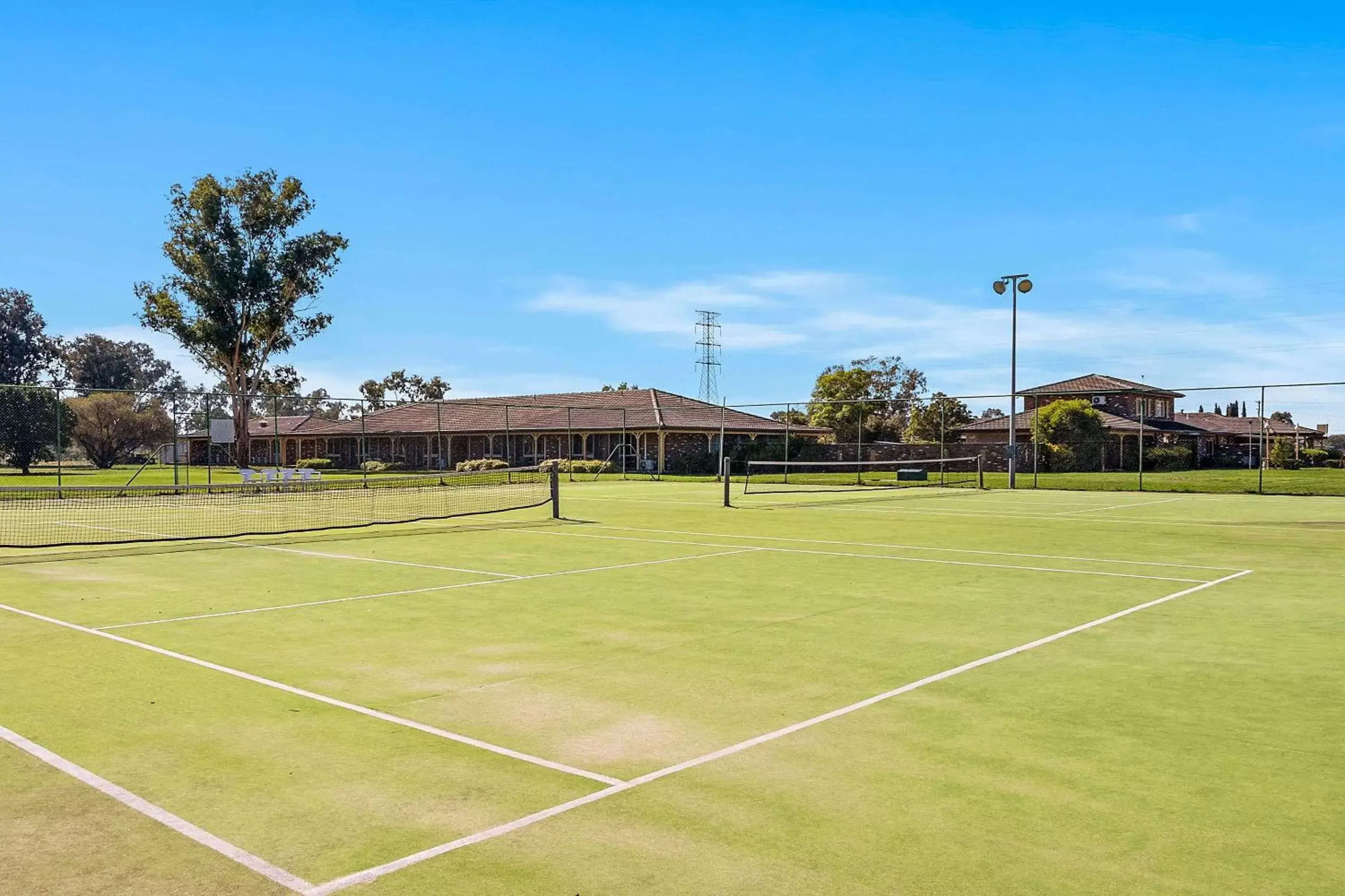 Property building, Tennis/Squash in Quality Inn Carriage House