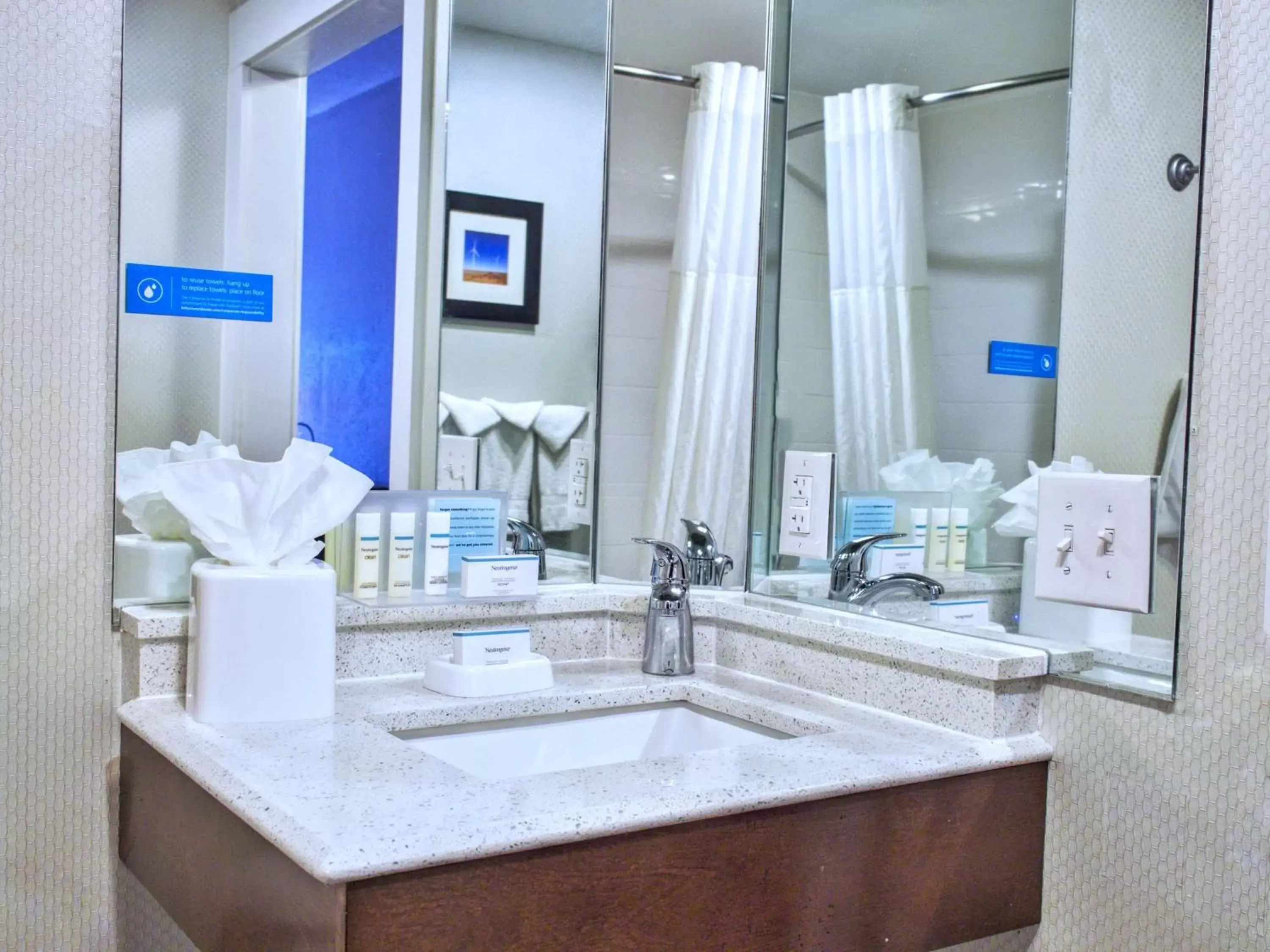 Bathroom in Hampton Inn By Hilton Oklahoma City/Edmond