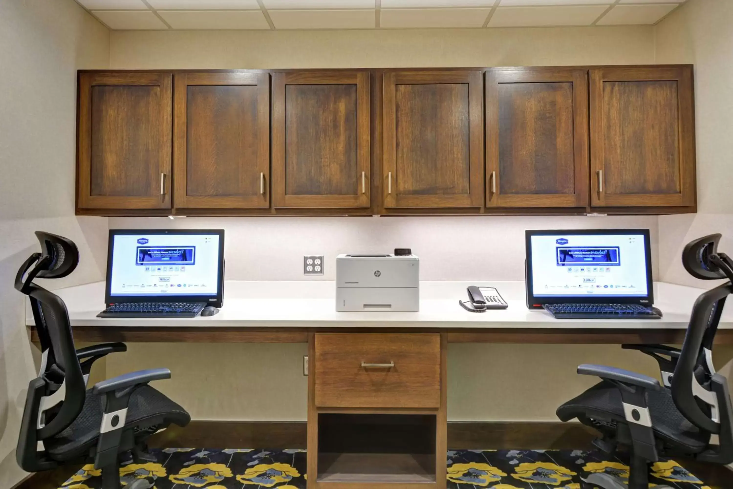 Business facilities, Business Area/Conference Room in Hampton Inn By Hilton Suites Ashland, Ohio