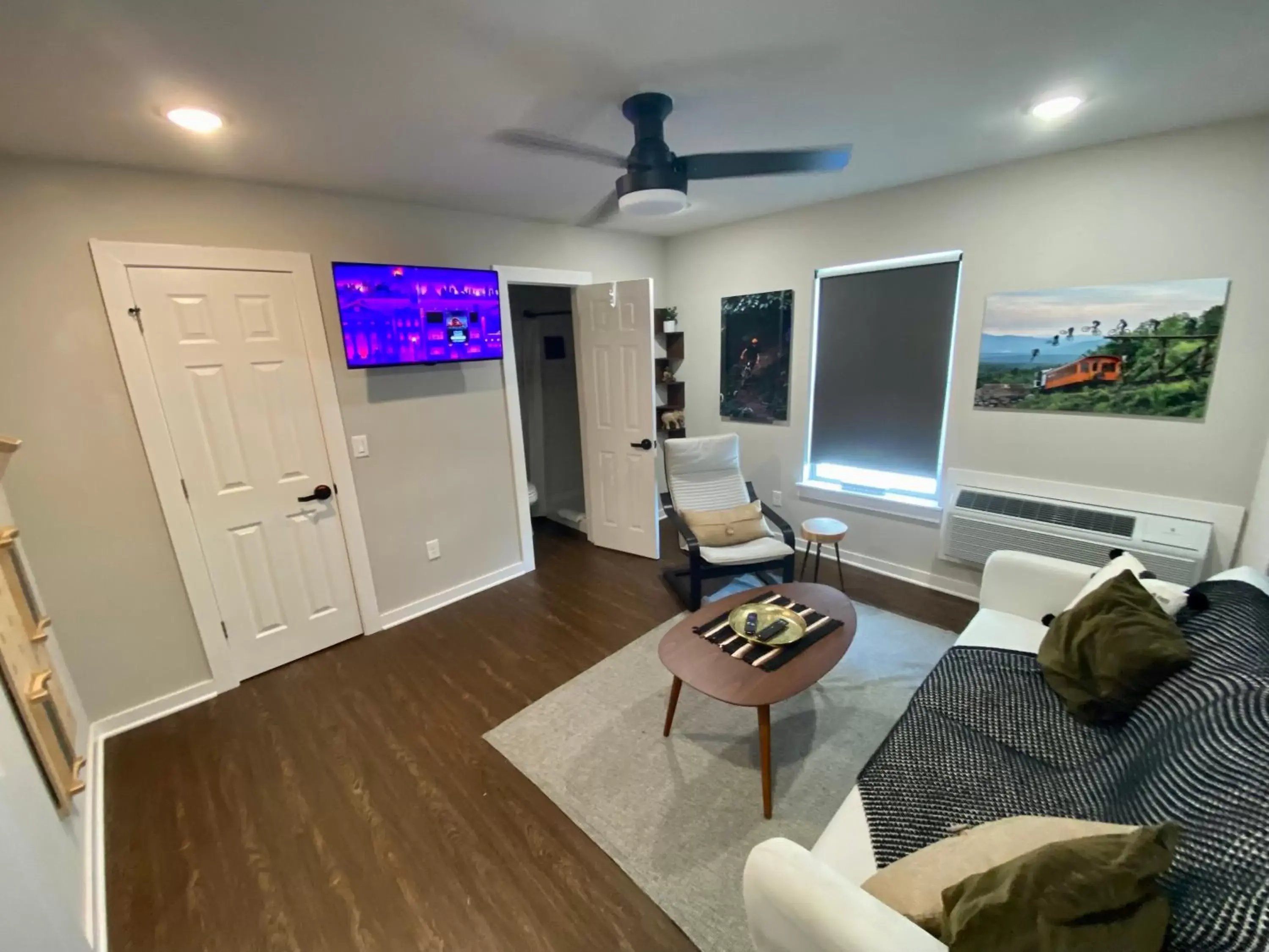 Communal lounge/ TV room, Seating Area in The Bike Inn