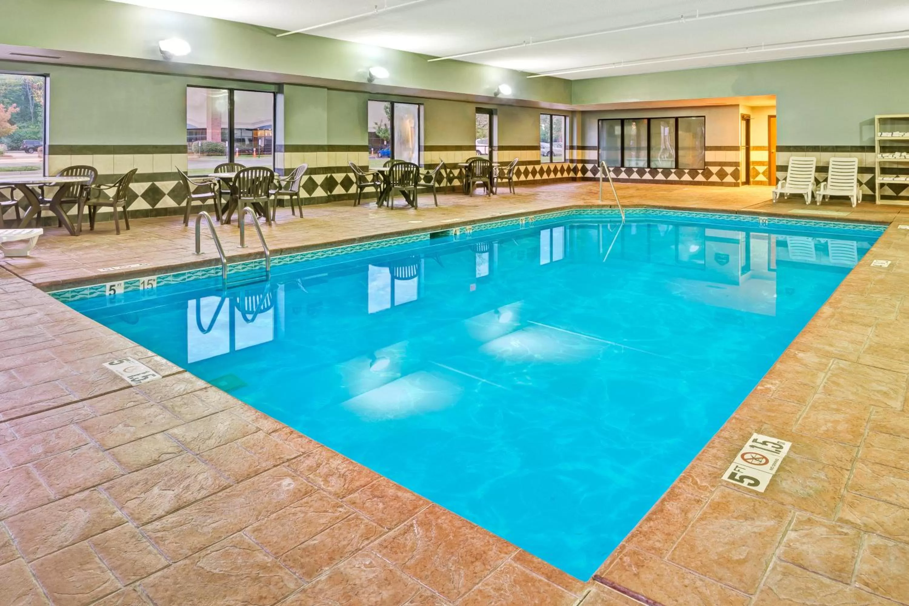 Swimming pool in Wingate by Wyndham Cincinnati Blue Ash