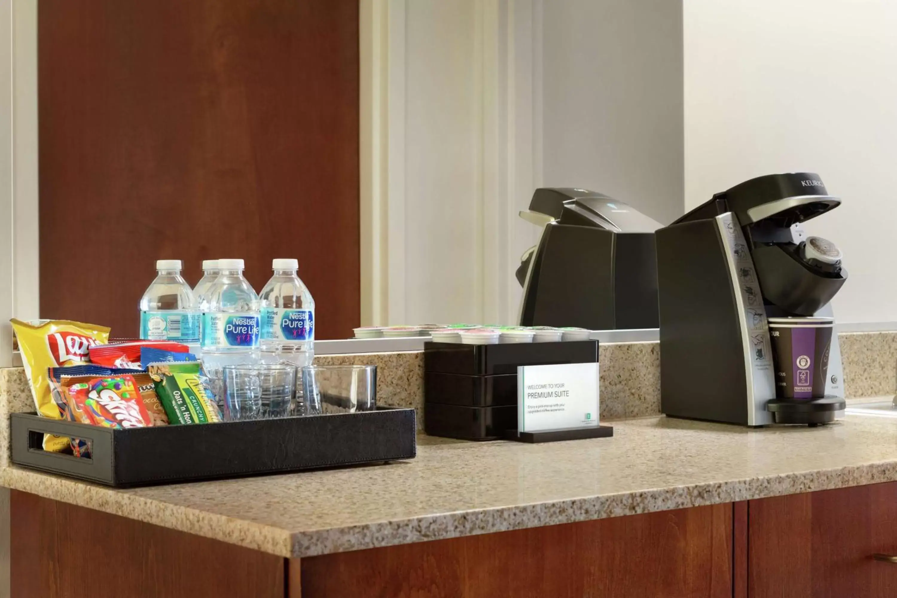 Kitchen or kitchenette in Embassy Suites by Hilton Denver International Airport