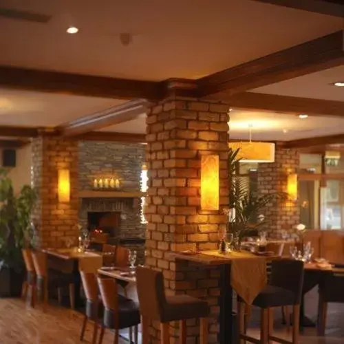 Restaurant/Places to Eat in Brook Lane Hotel