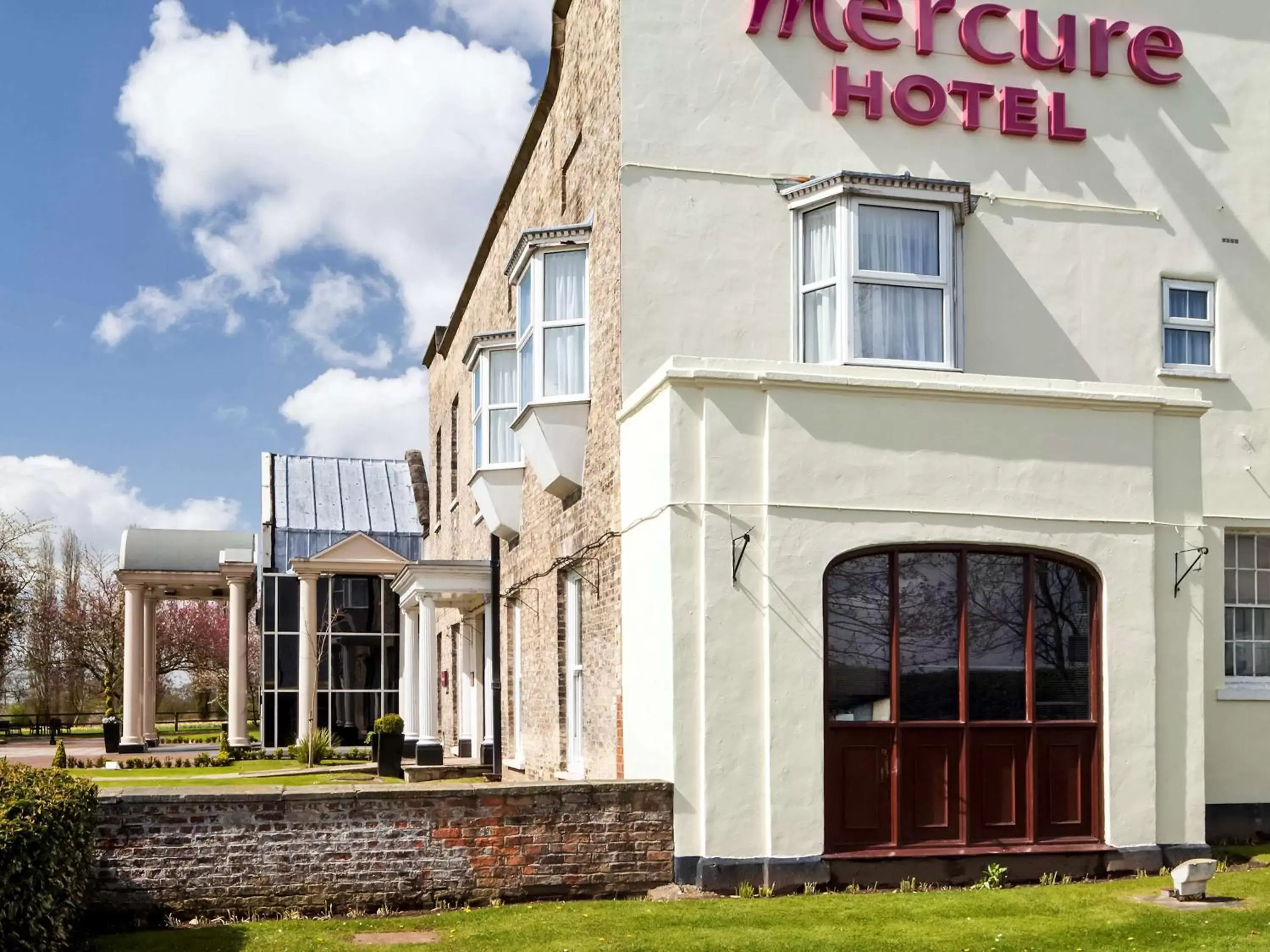 Property Building in Mercure York Fairfield Manor Hotel