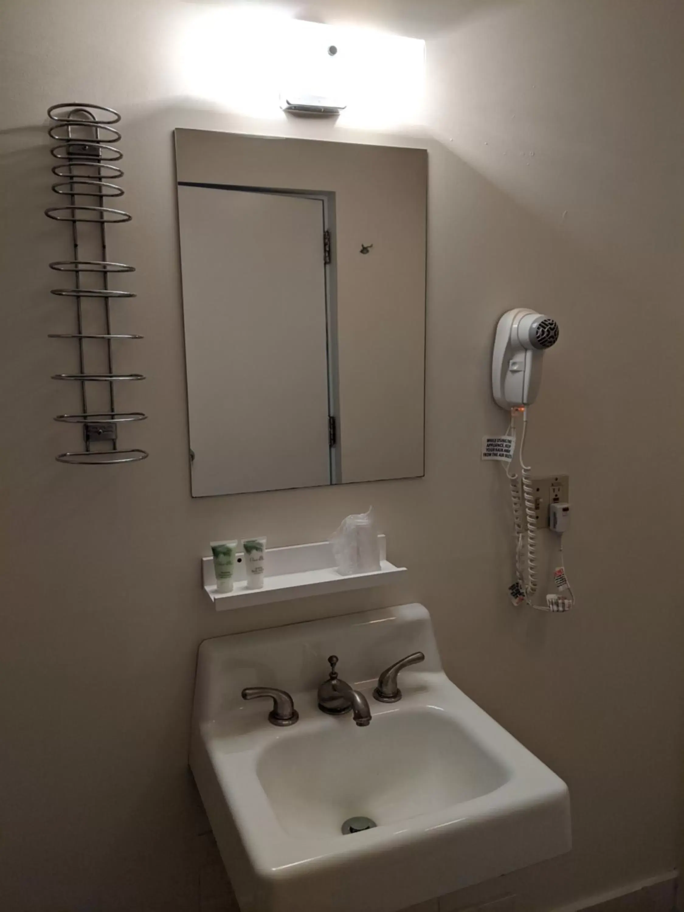 Bathroom in Lake Shore Farm Inn