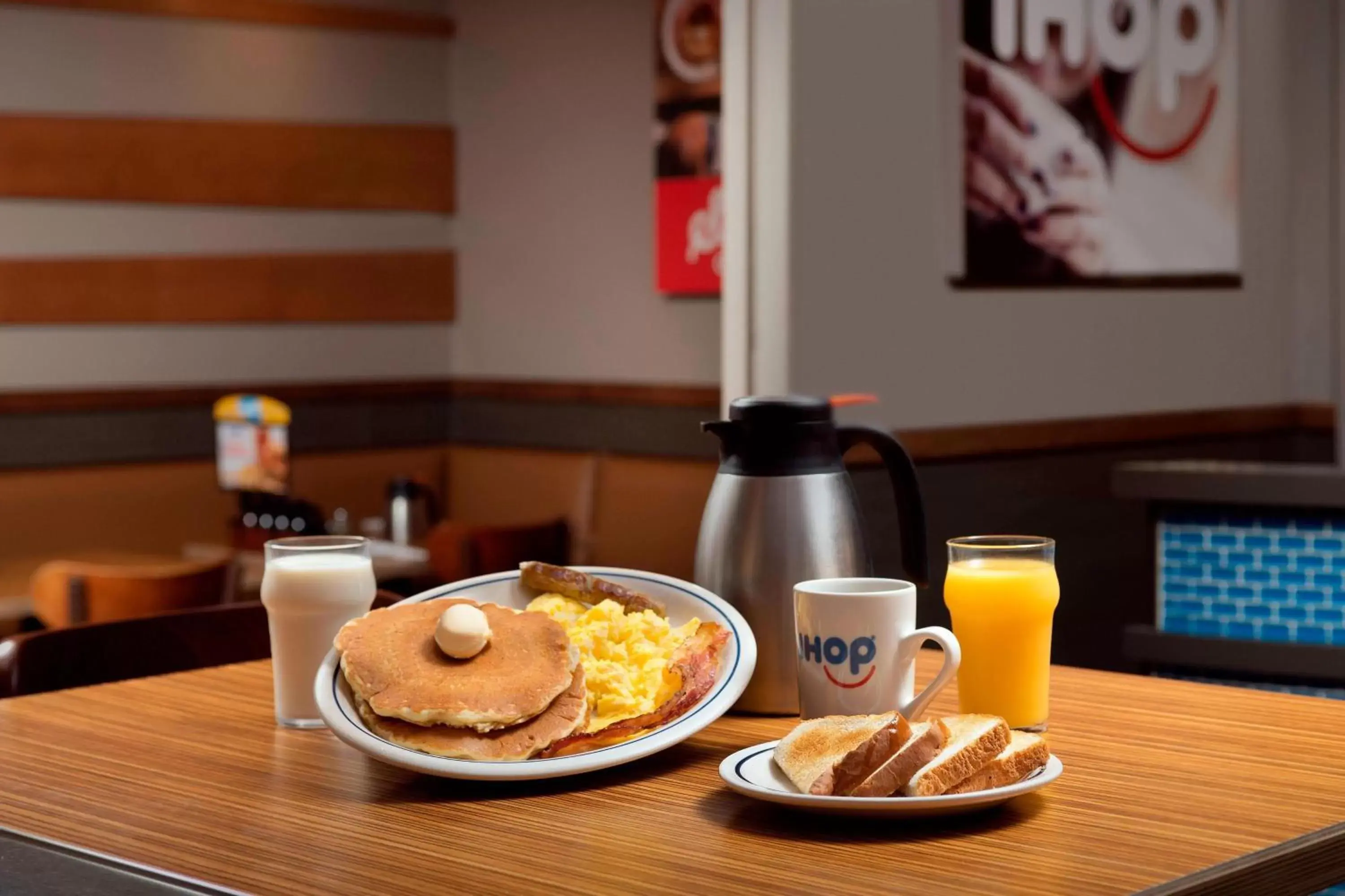 Breakfast in Fairfield Inn & Suites by Marriott Alexandria West/Mark Center