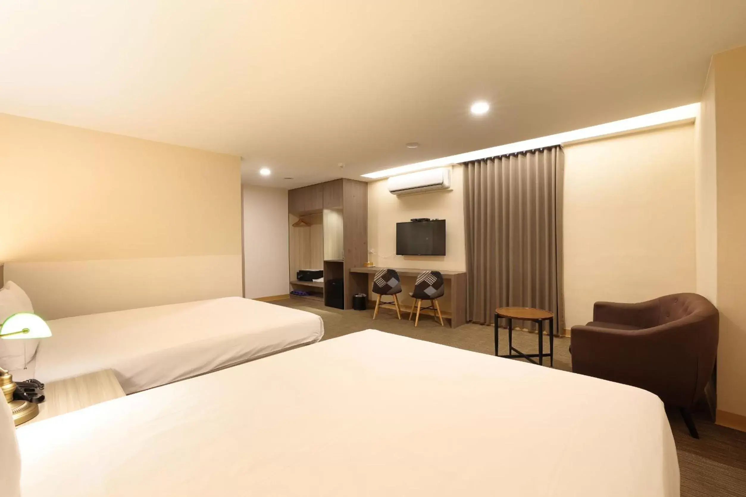 Communal lounge/ TV room, Bed in TC Hotel - Hualien Zhongxiao