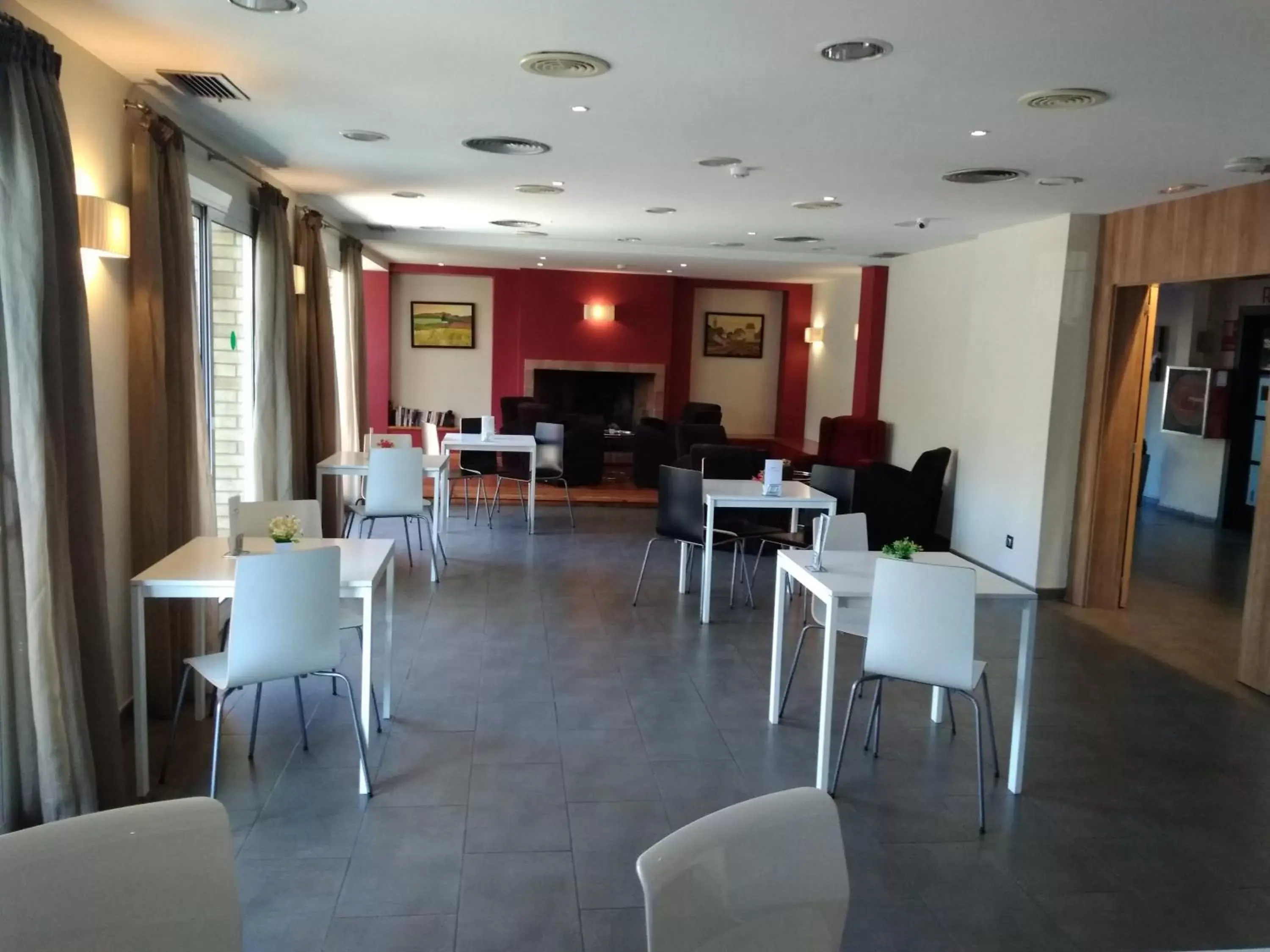 Communal lounge/ TV room, Restaurant/Places to Eat in Hotel Canal Olímpic