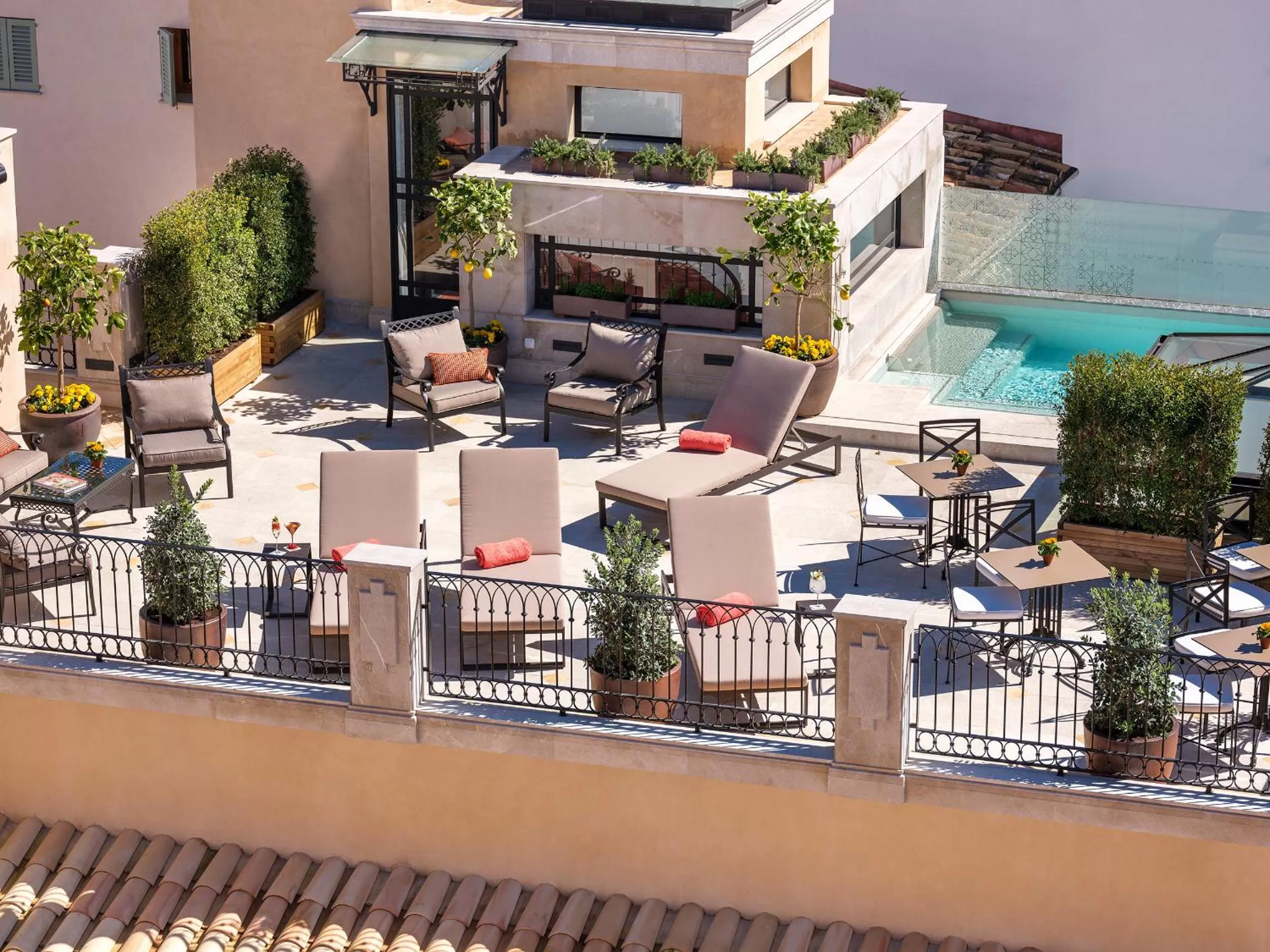 Property building in Hotel Gloria de Sant Jaume