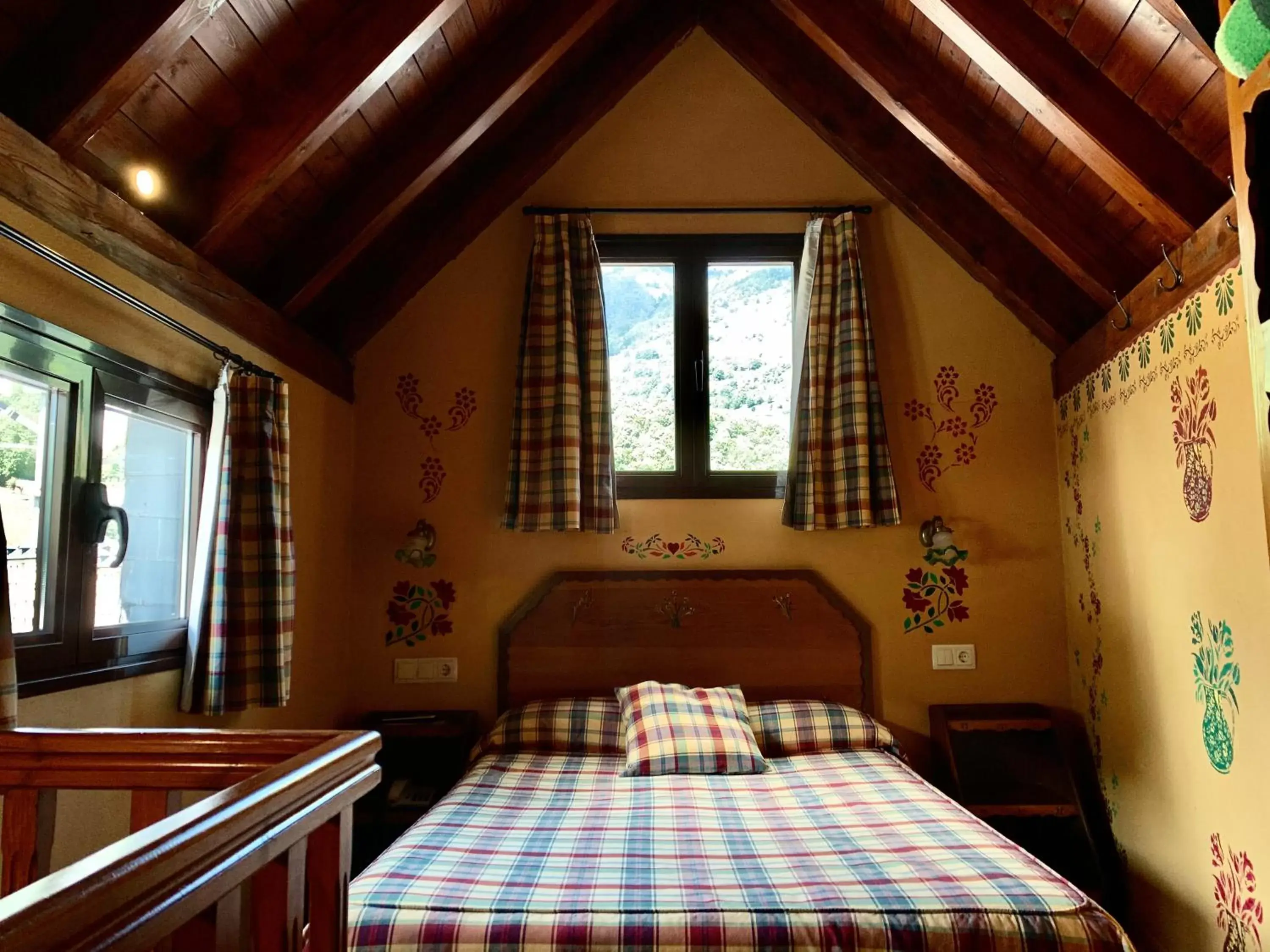 Bedroom, Bed in Hotel Aran La Abuela