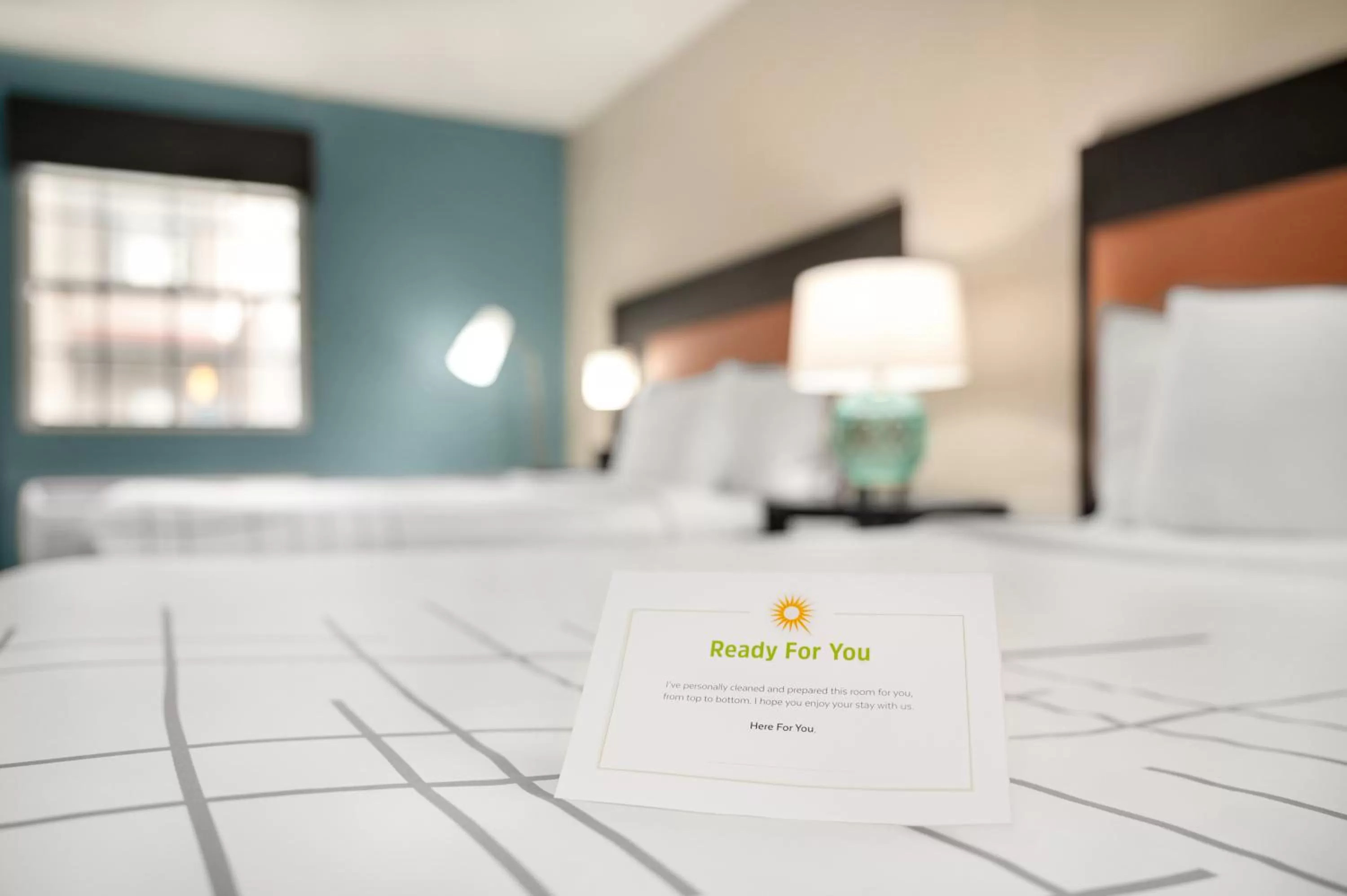 Logo/Certificate/Sign, Bed in La Quinta Inn by Wyndham Columbus Airport Area