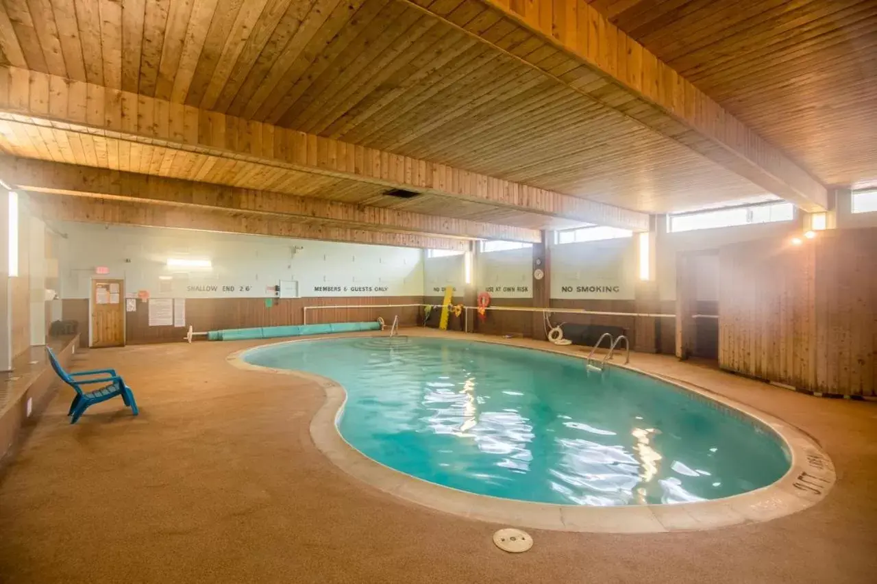 Sauna, Swimming Pool in Caswell Resort