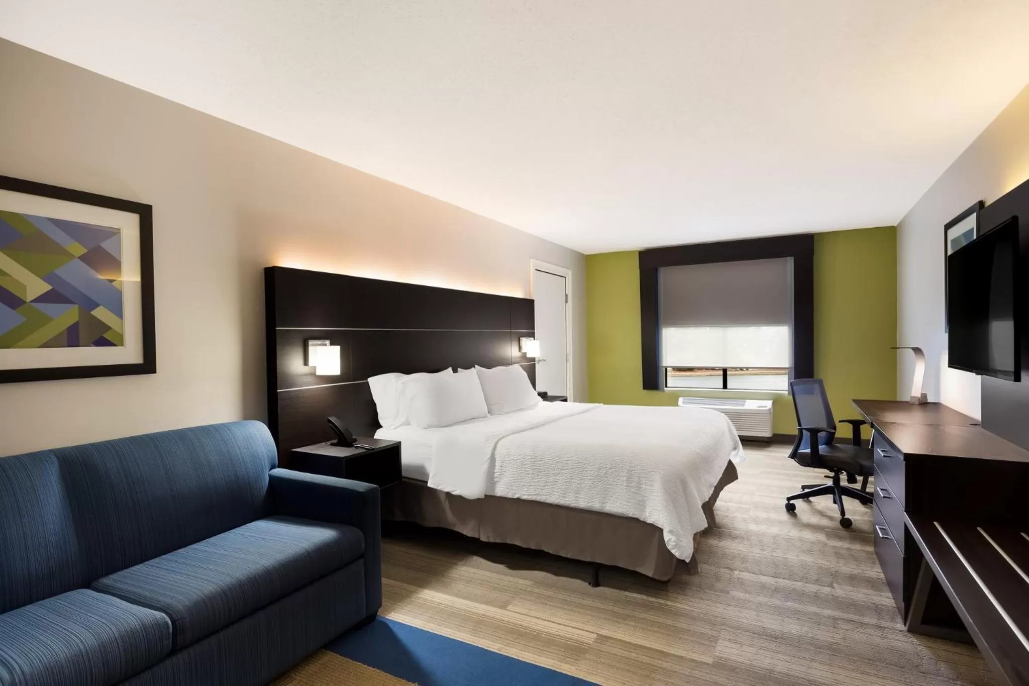 Photo of the whole room, Bed in Holiday Inn Express Hotel & Suites Newton Sparta by IHG