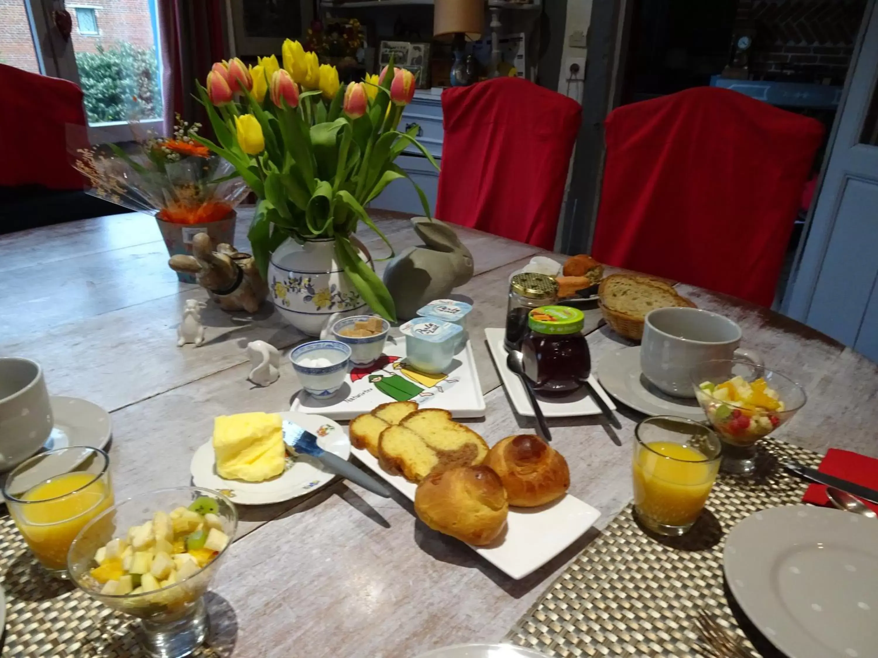 Breakfast in La Roseraie du Prieure