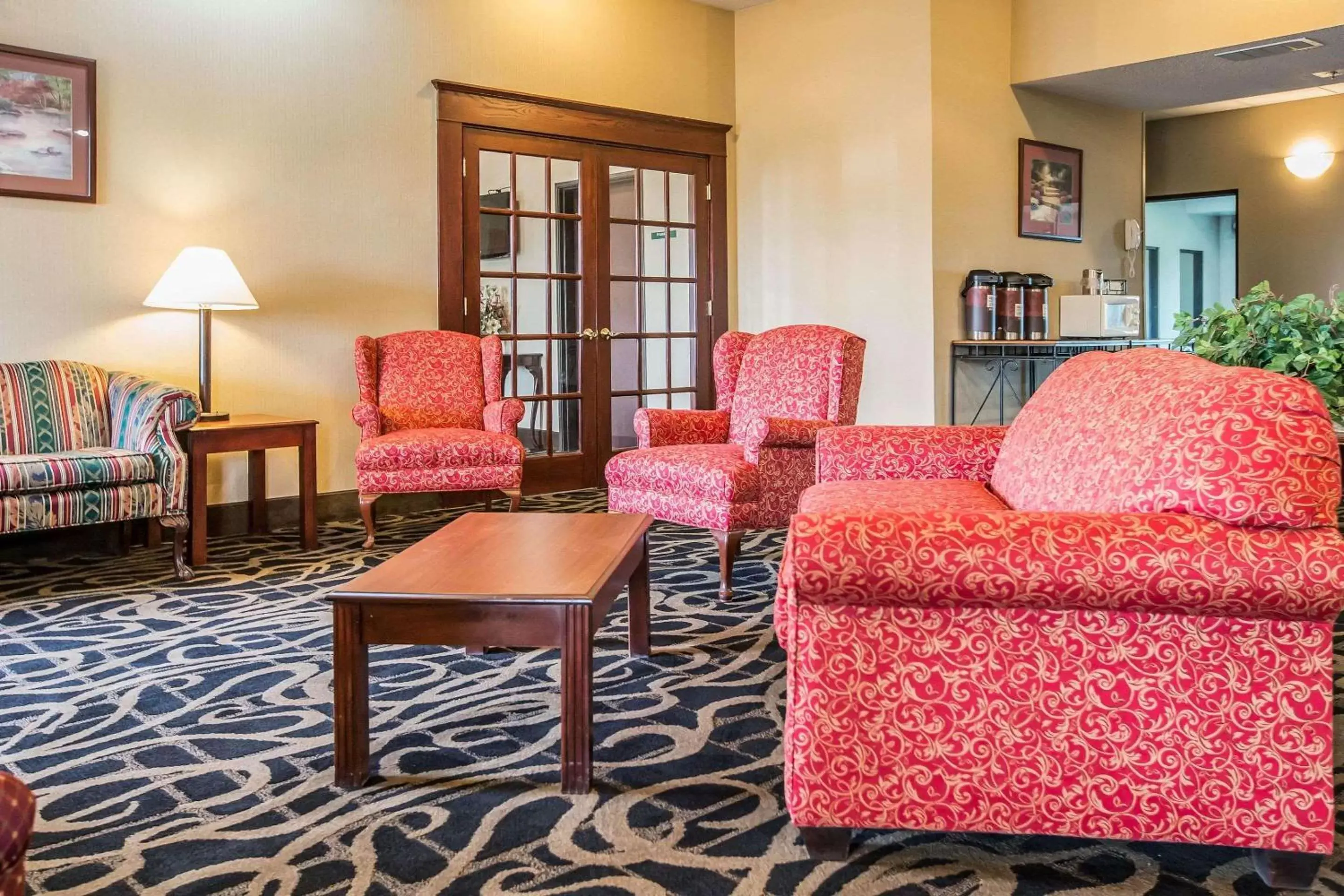 Lobby or reception, Seating Area in Quality Inn & Suites Mendota near I-39