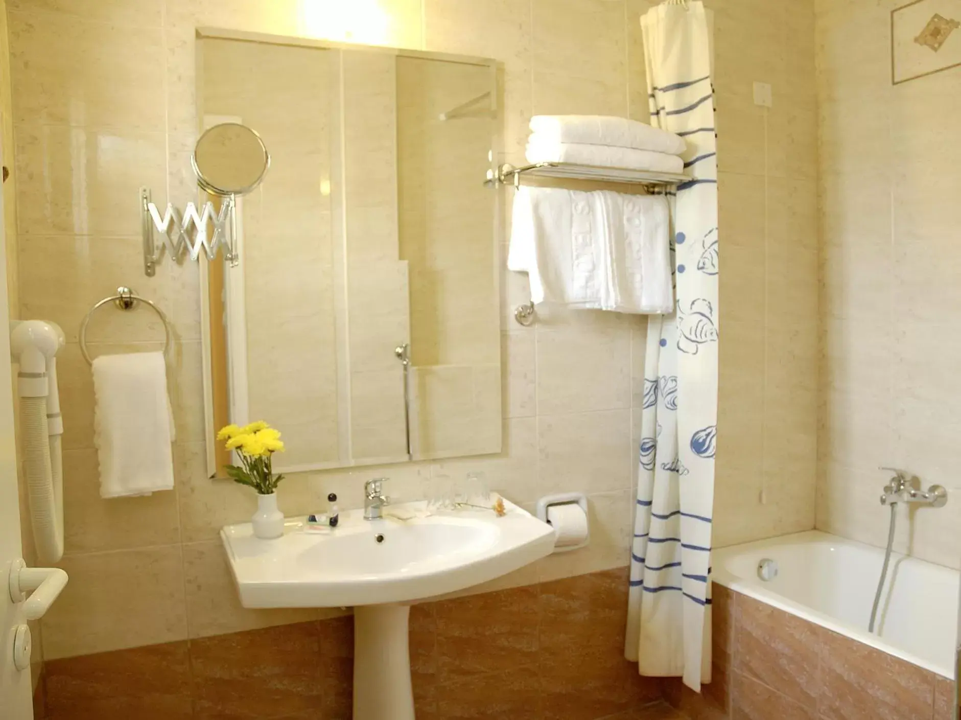 Bathroom in Hotel Solomou Athens
