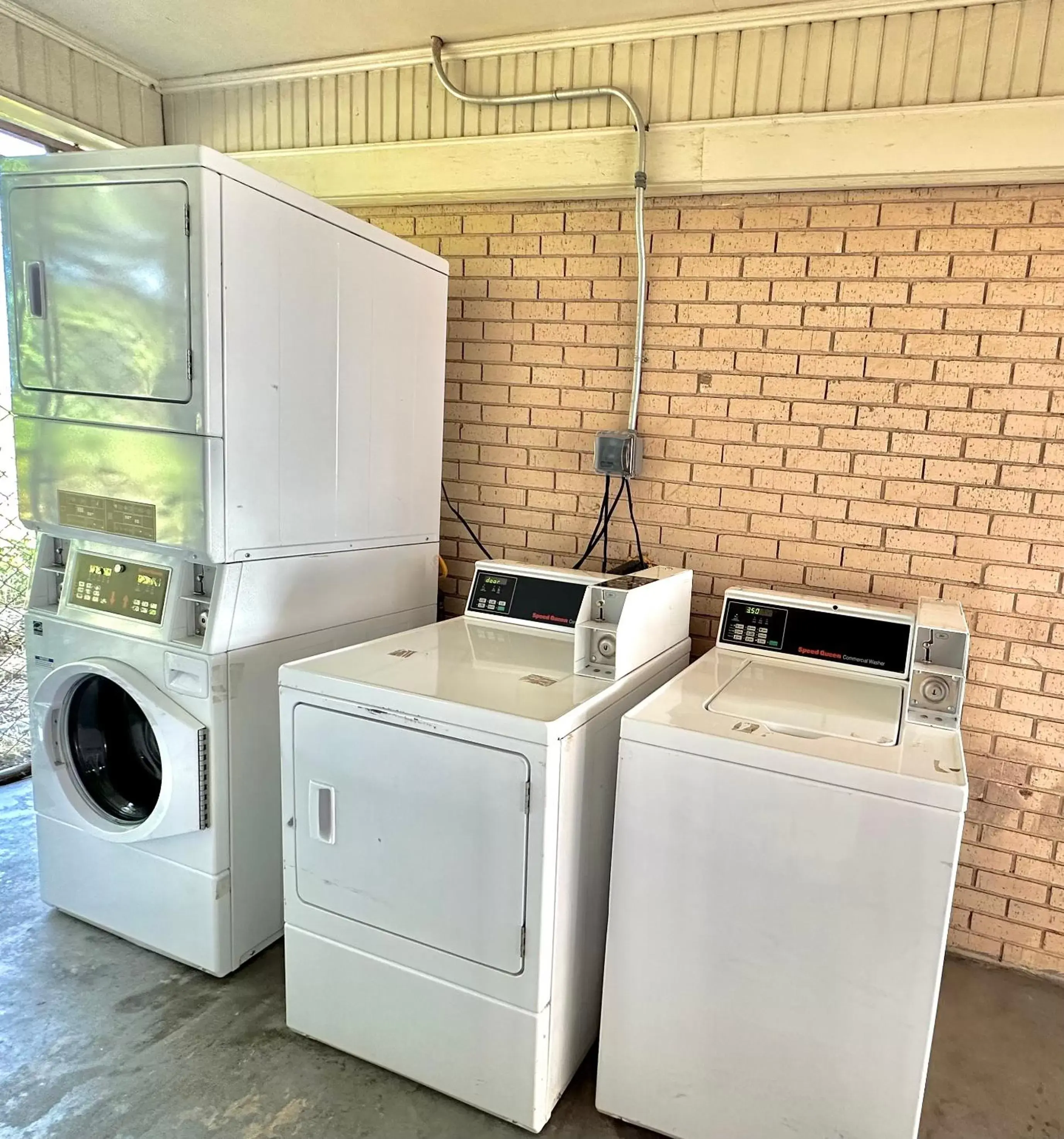 washing machine, Kitchen/Kitchenette in Relax Inn Mcgehee