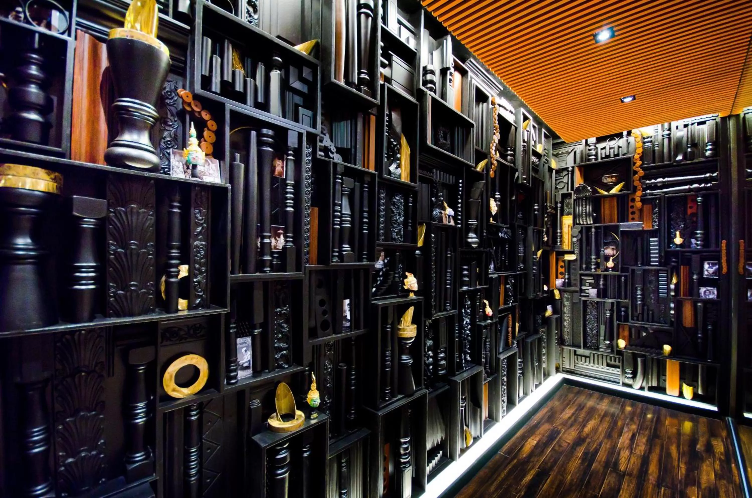 Decorative detail in Tongtara Riverview Hotel