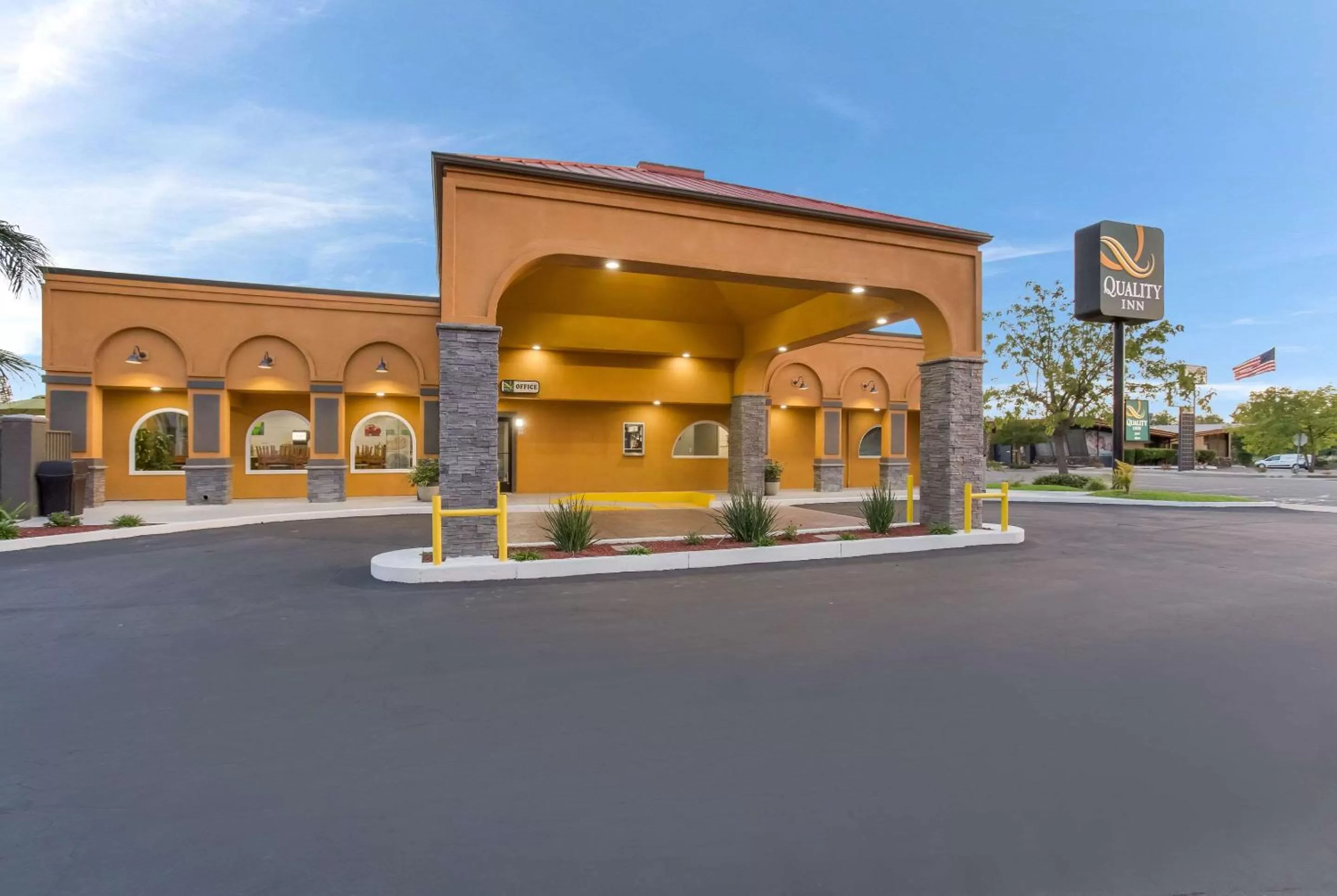 Property building in Quality Inn Redding near I-5