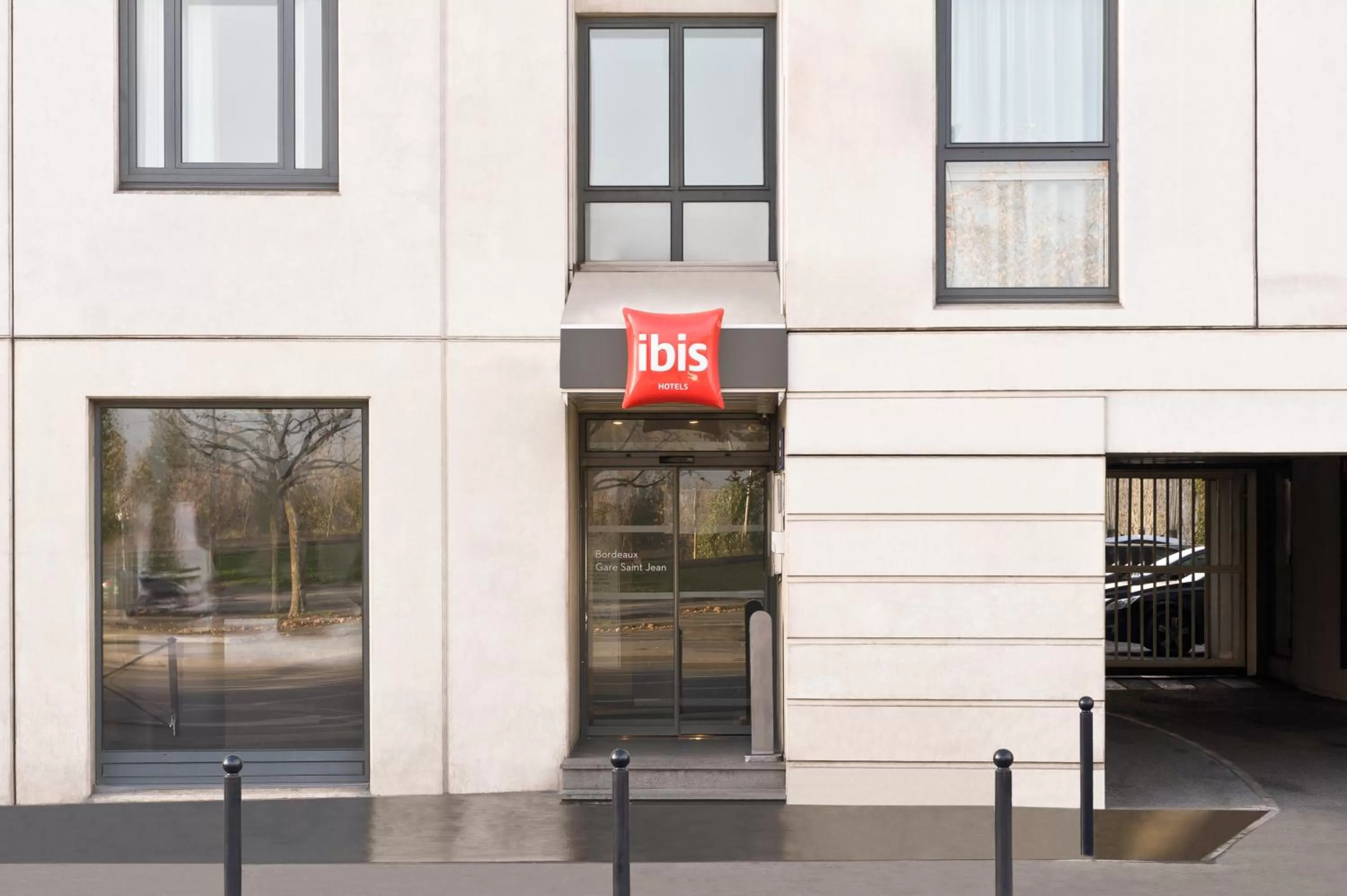 Facade/entrance in ibis Bordeaux Centre - Gare Saint-Jean