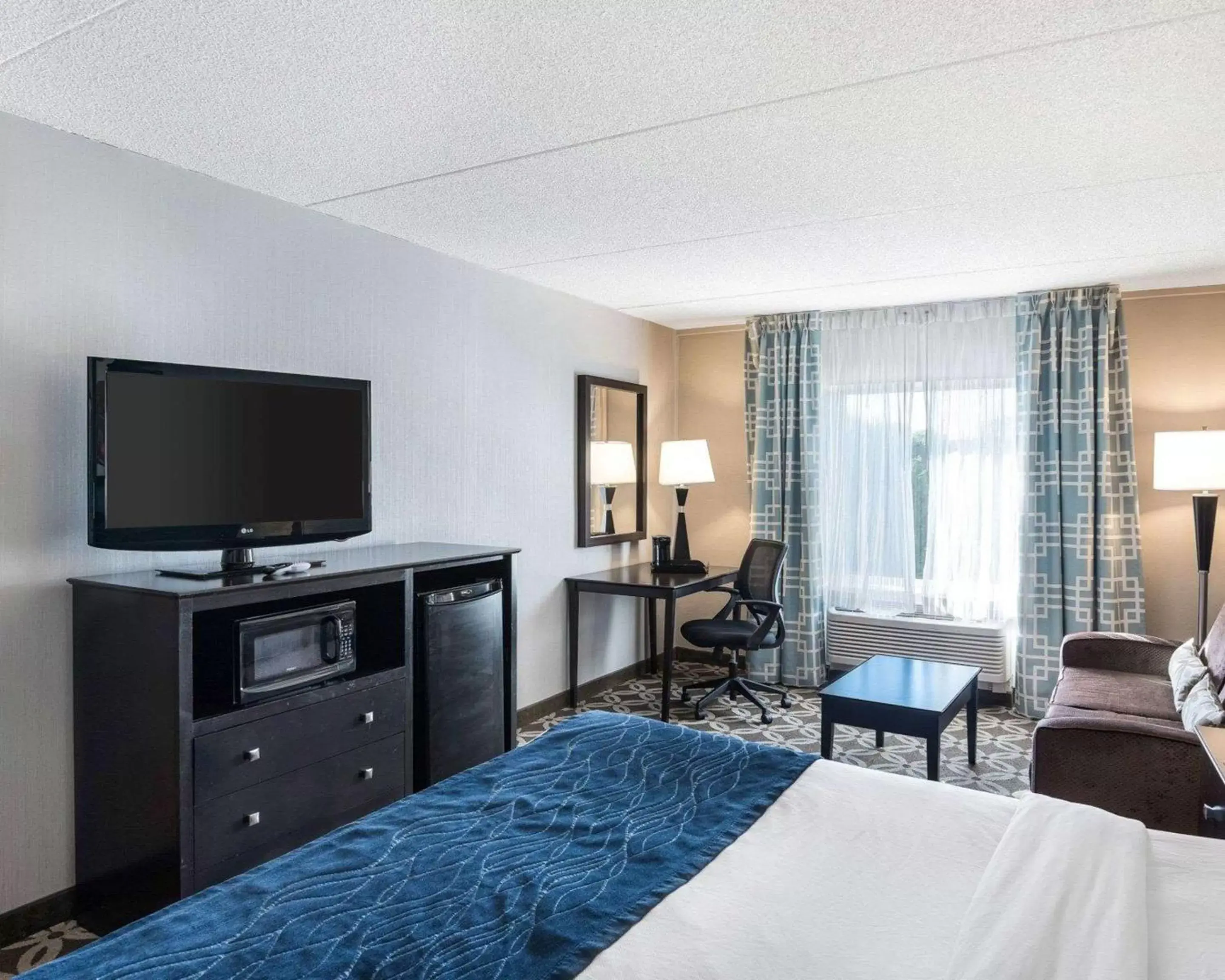 Photo of the whole room, Bed in Comfort Inn Rehoboth Beach Photo of the whole room, Bed in Comfort Inn Rehoboth Beach