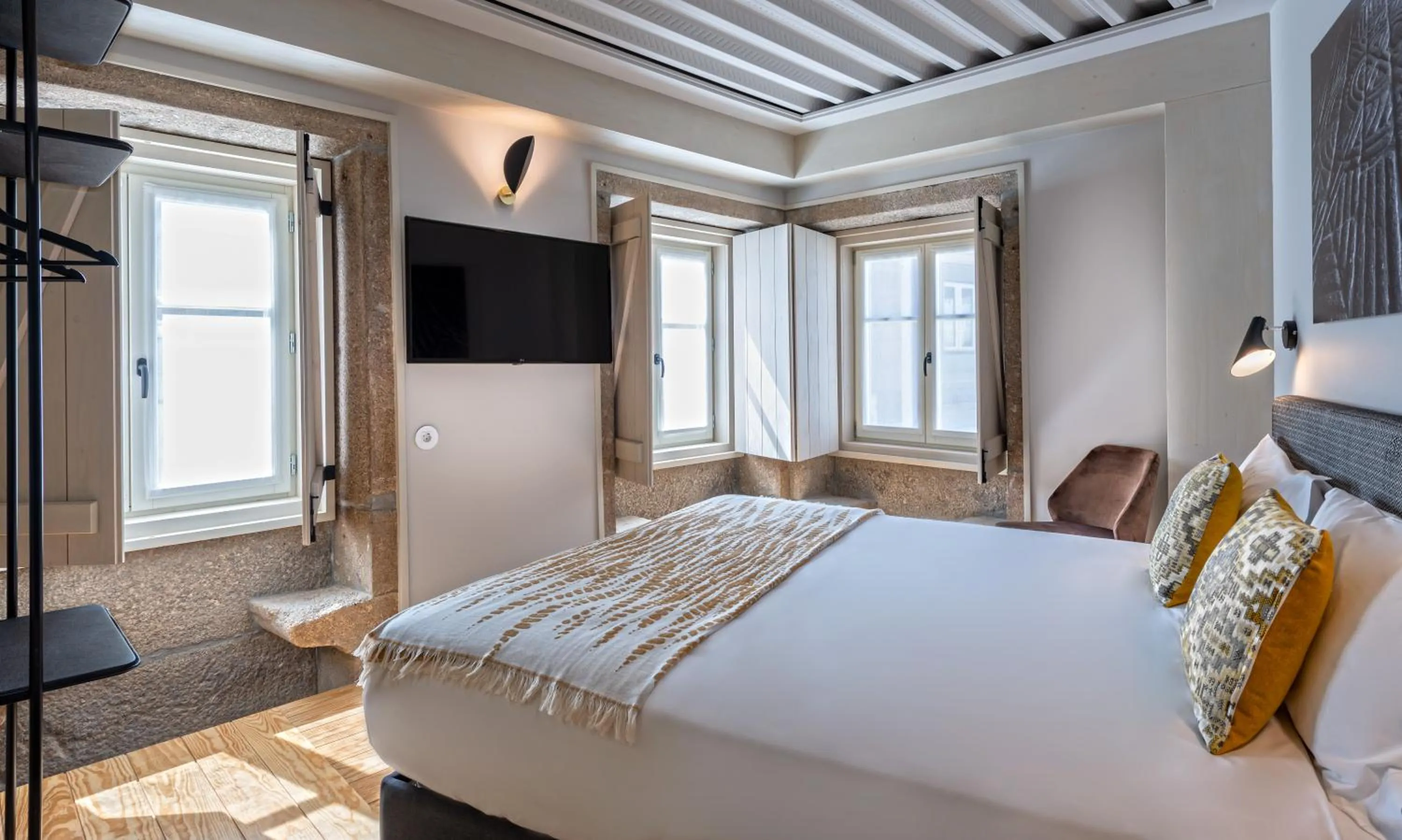 Bed in Porta Nova Collection House