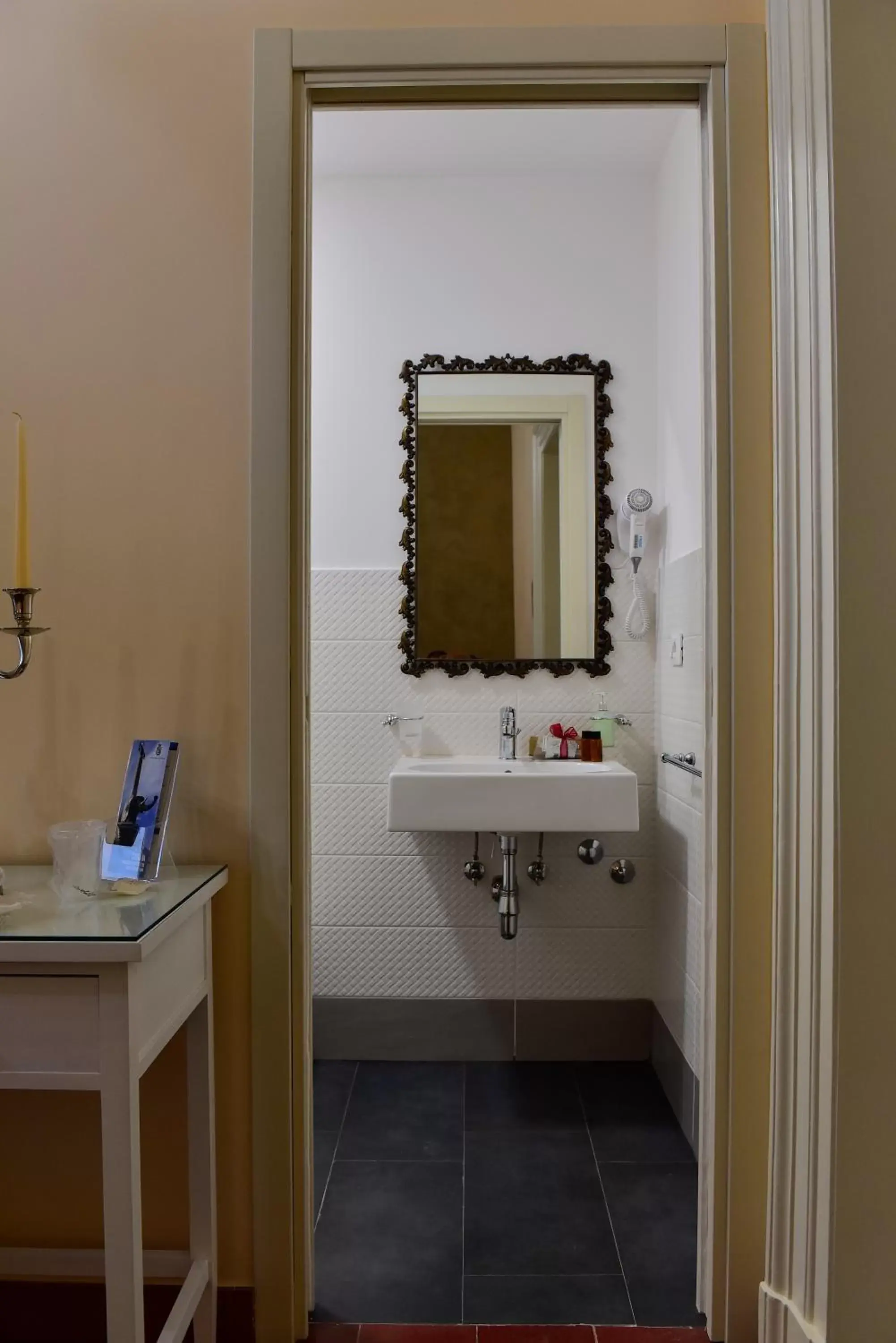 Bathroom in Palazzo degli Affreschi