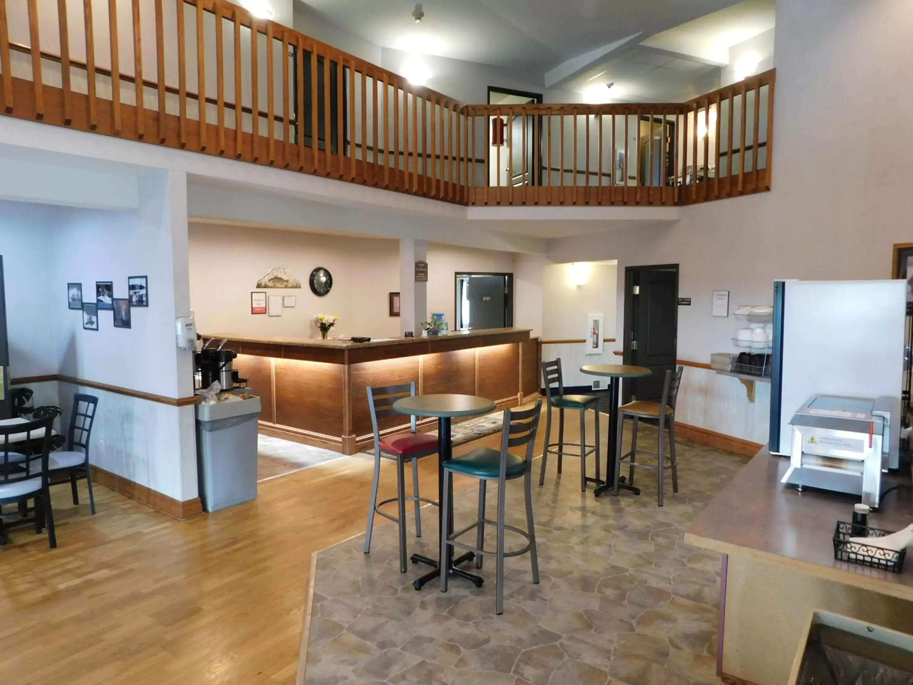 Lobby or reception, Lounge/Bar in Northwoods Best Inn - Chetek
