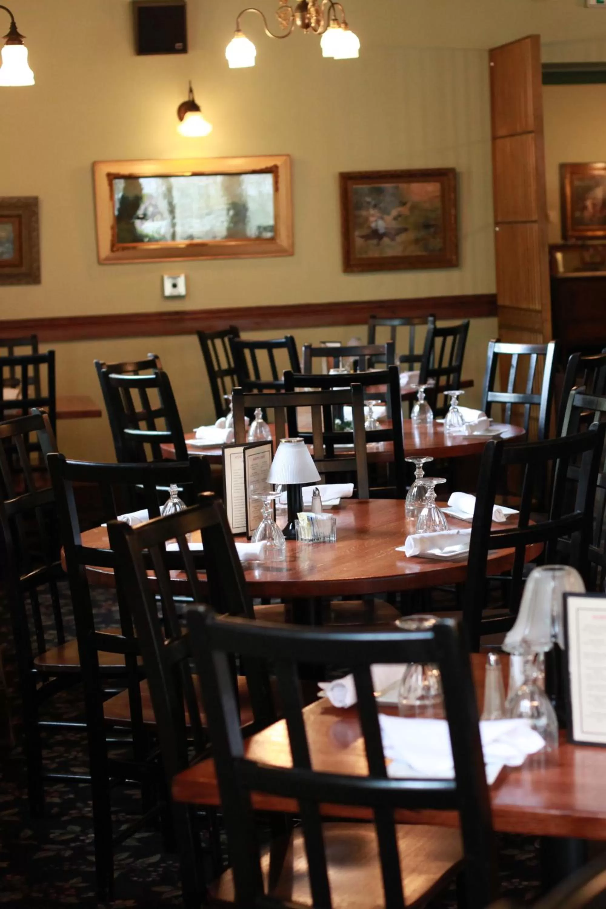 Restaurant/places to eat in The Winter Inn