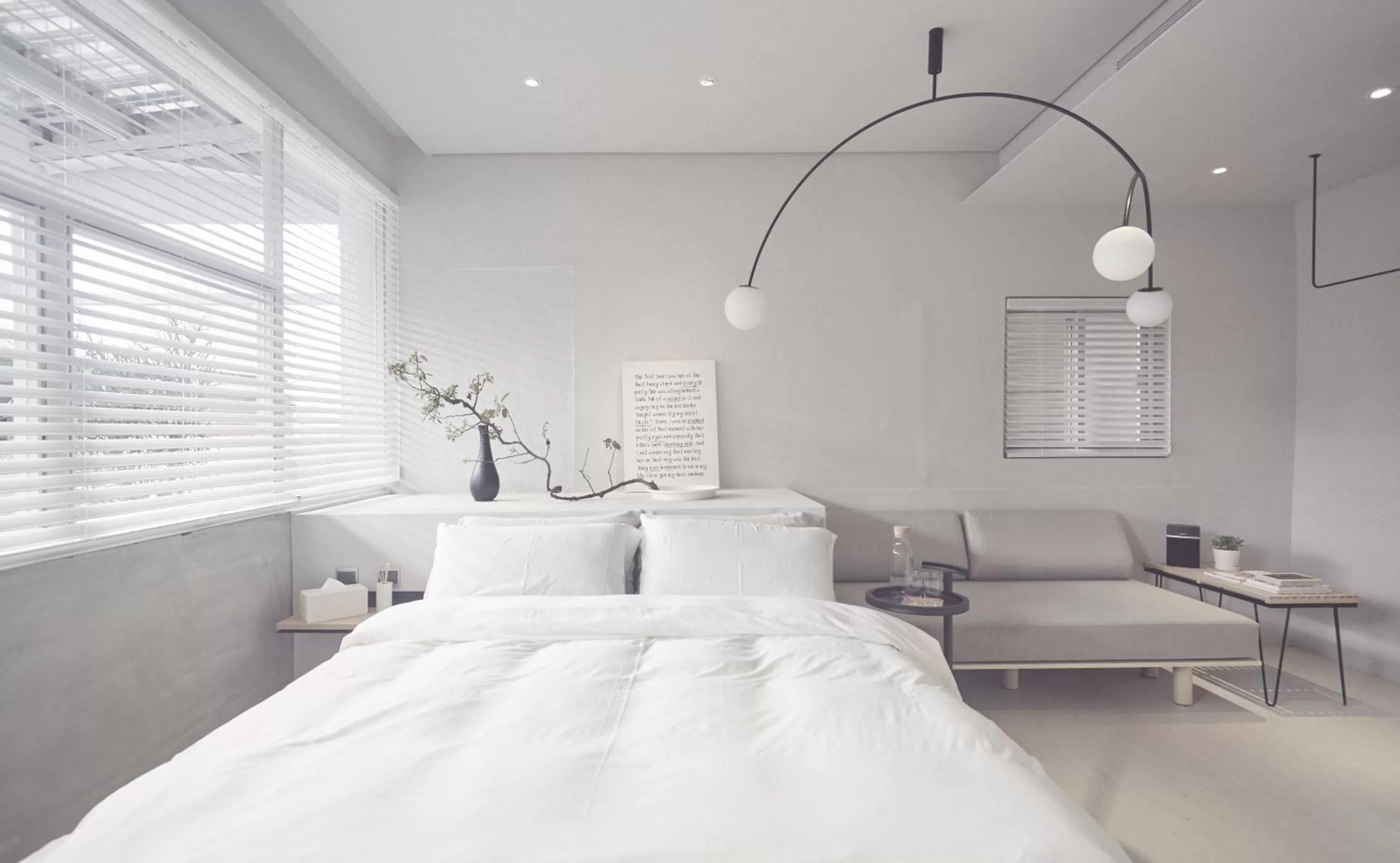 Photo of the whole room, Bed in The Door Inn