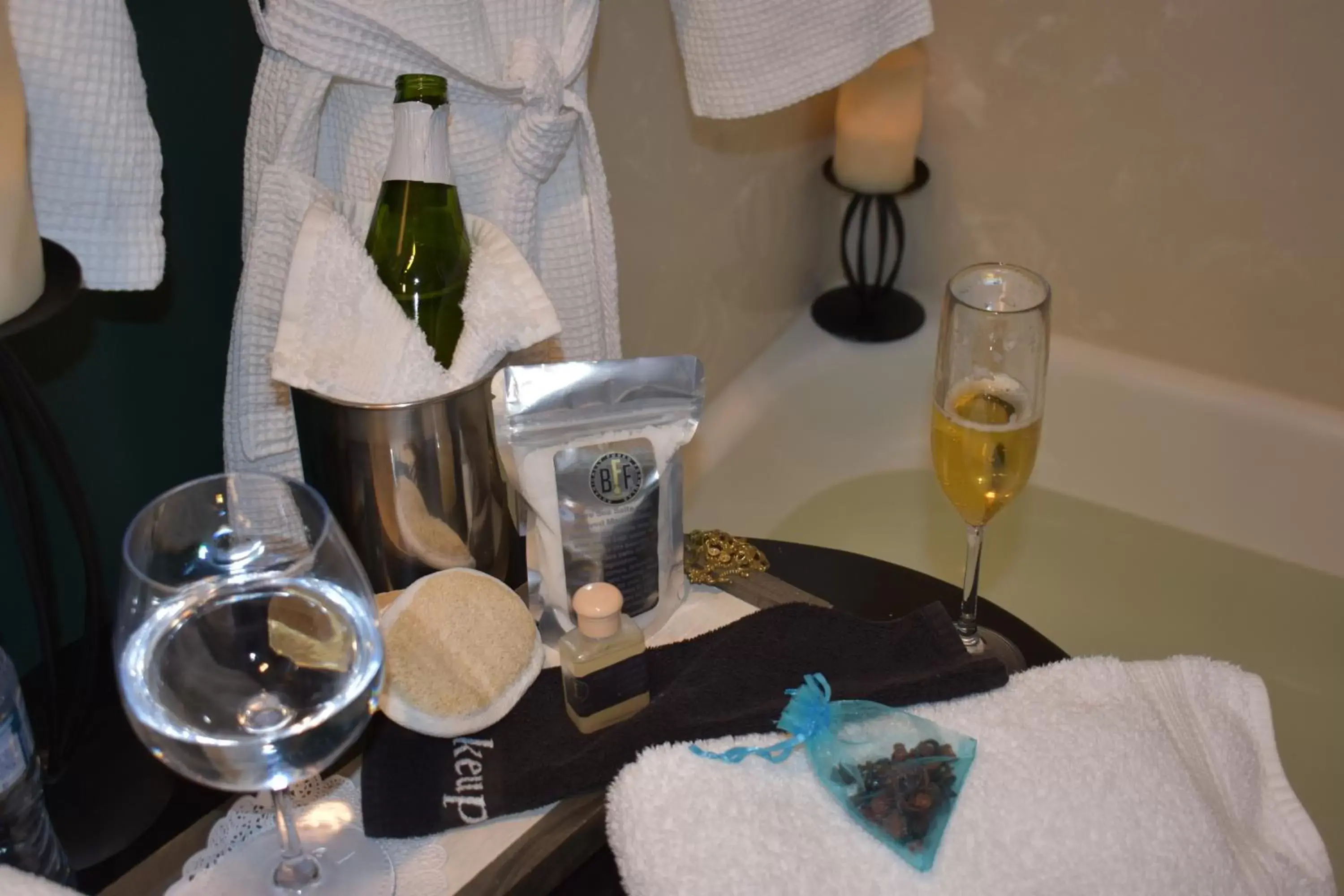 Spa and wellness centre/facilities, Drinks in Bayberry Inn B&B and Oregon Wellness Retreat