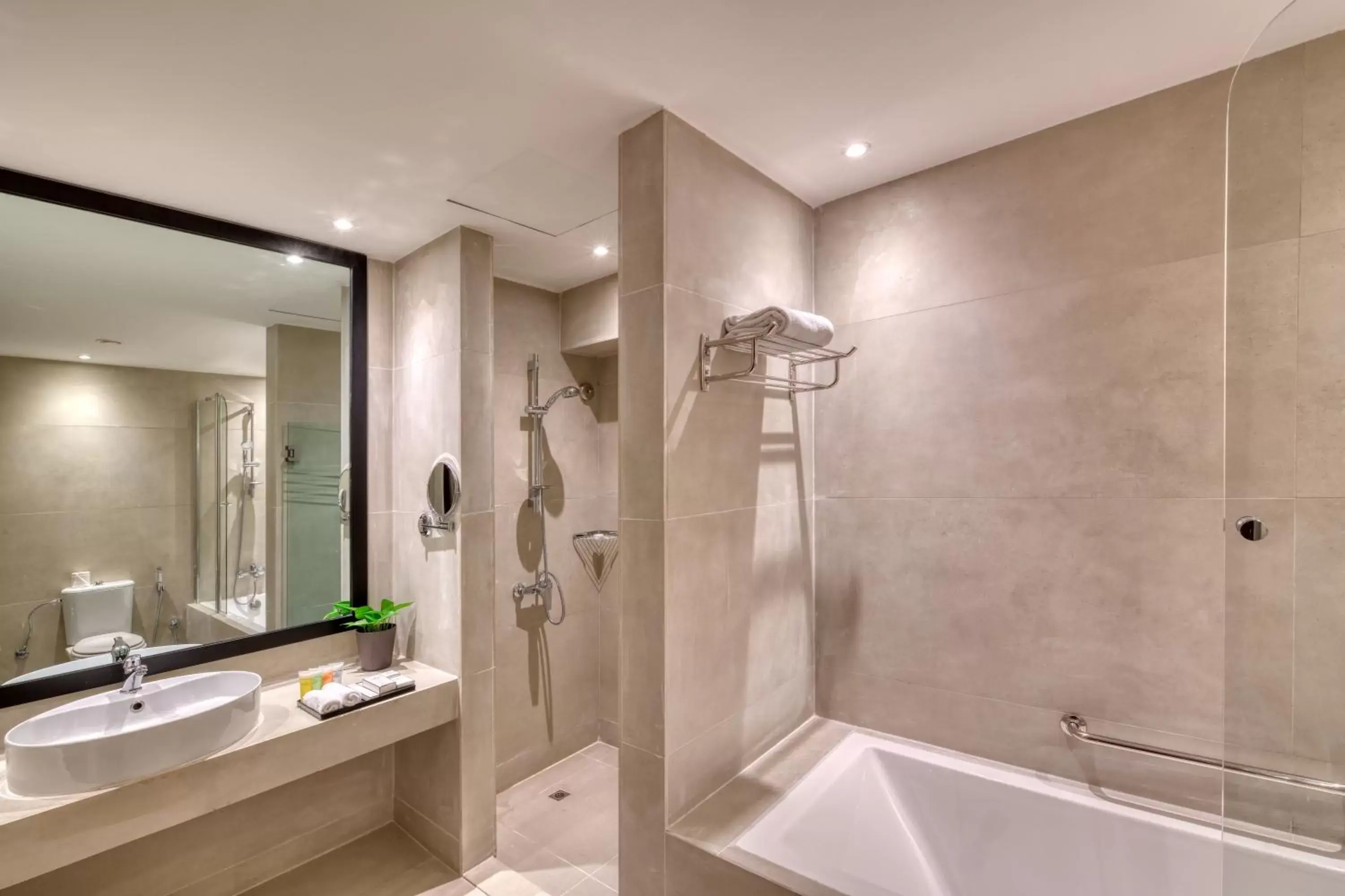 Shower, Bathroom in Majestic City Retreat Hotel