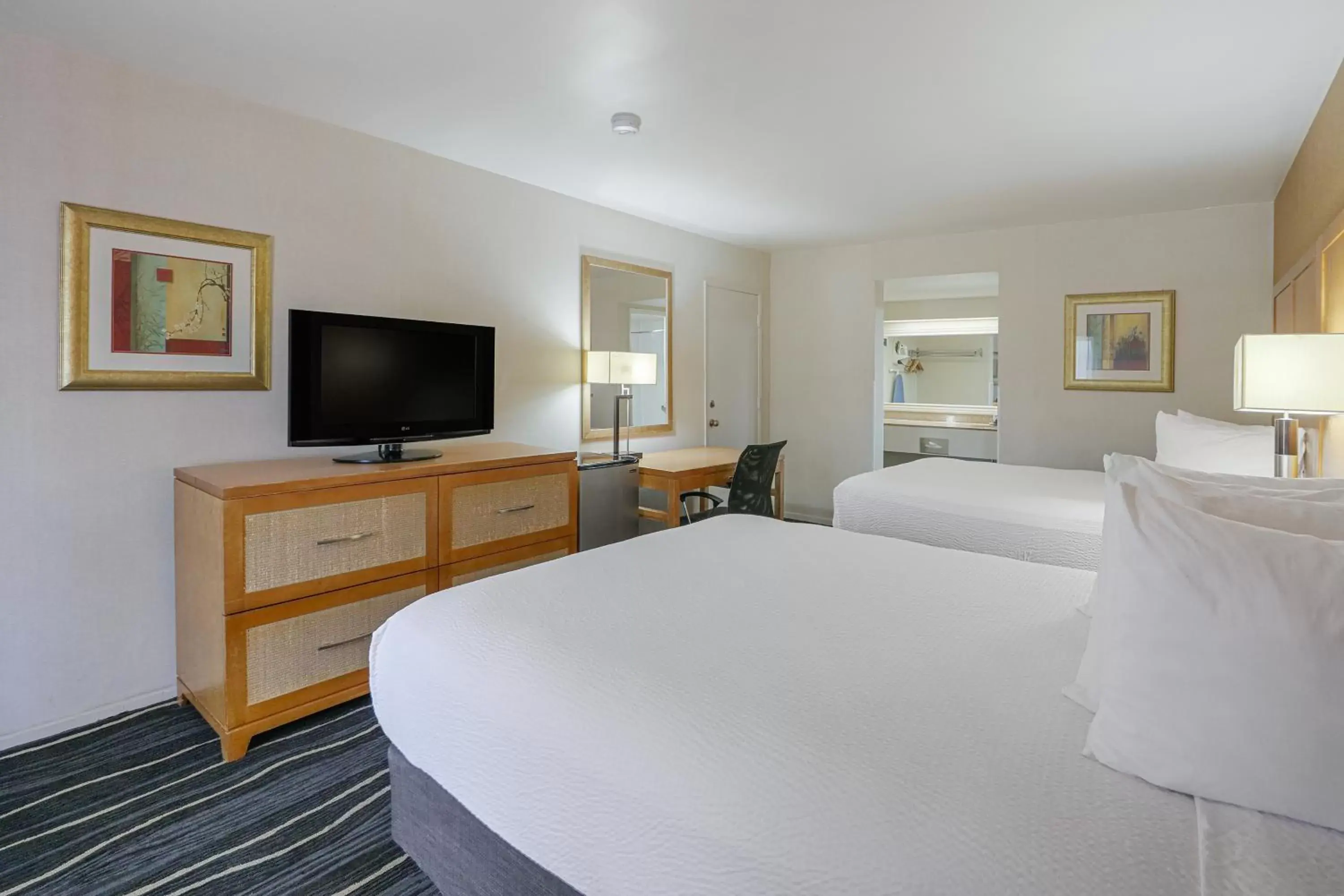 Bedroom, Bed in Ramada by Wyndham Costa Mesa/Newport Beach
