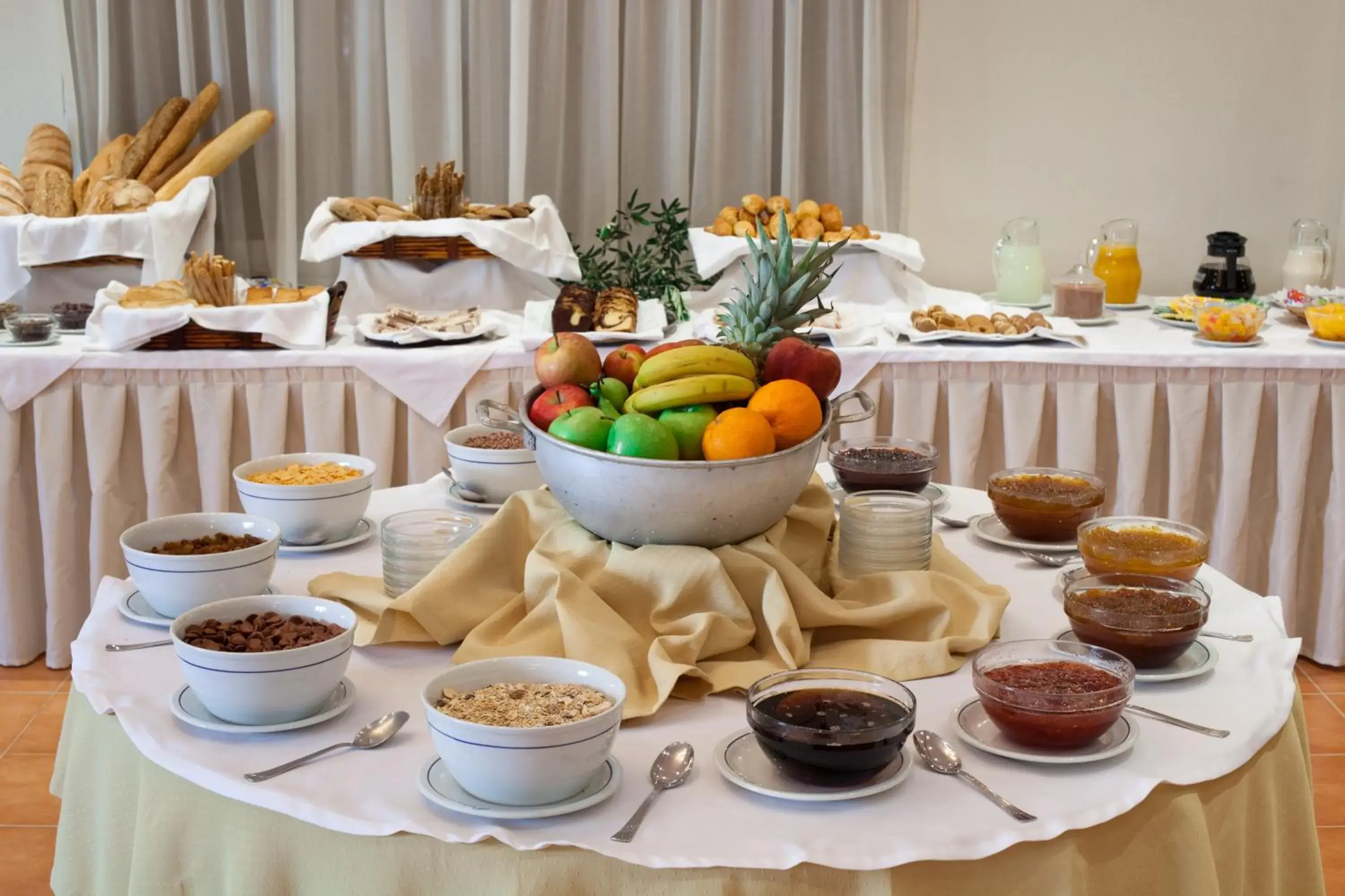 Buffet breakfast, Food in Achillion Palace