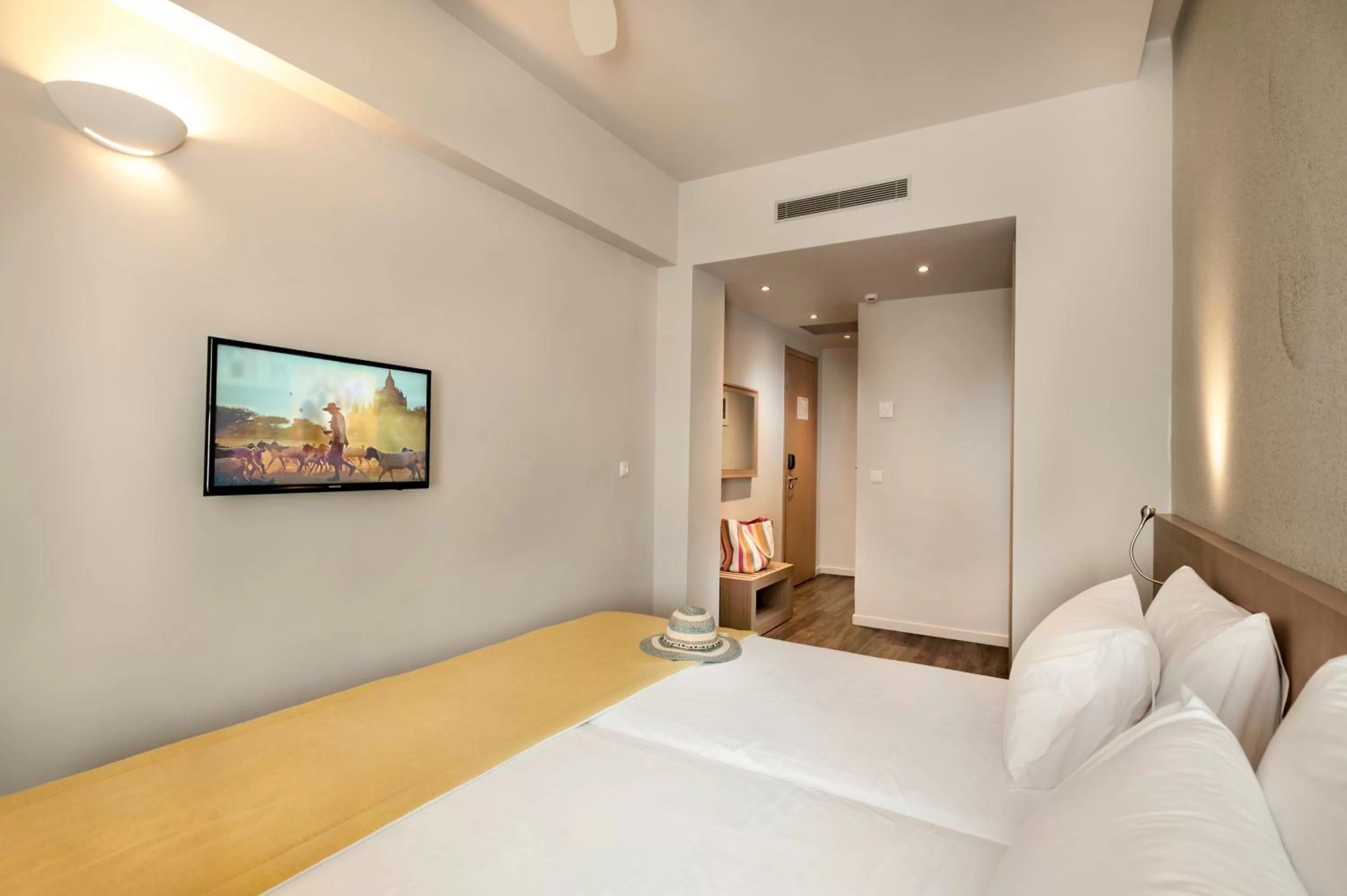 Photo of the whole room, Bed in Kriti Hotel