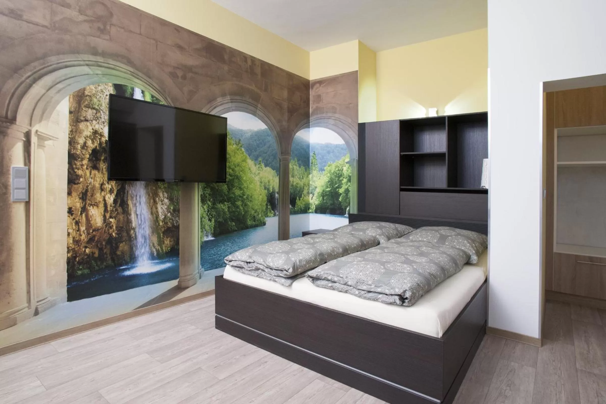 Photo of the whole room, Bed in Designpension Idyll Nr2 Hotel Garni