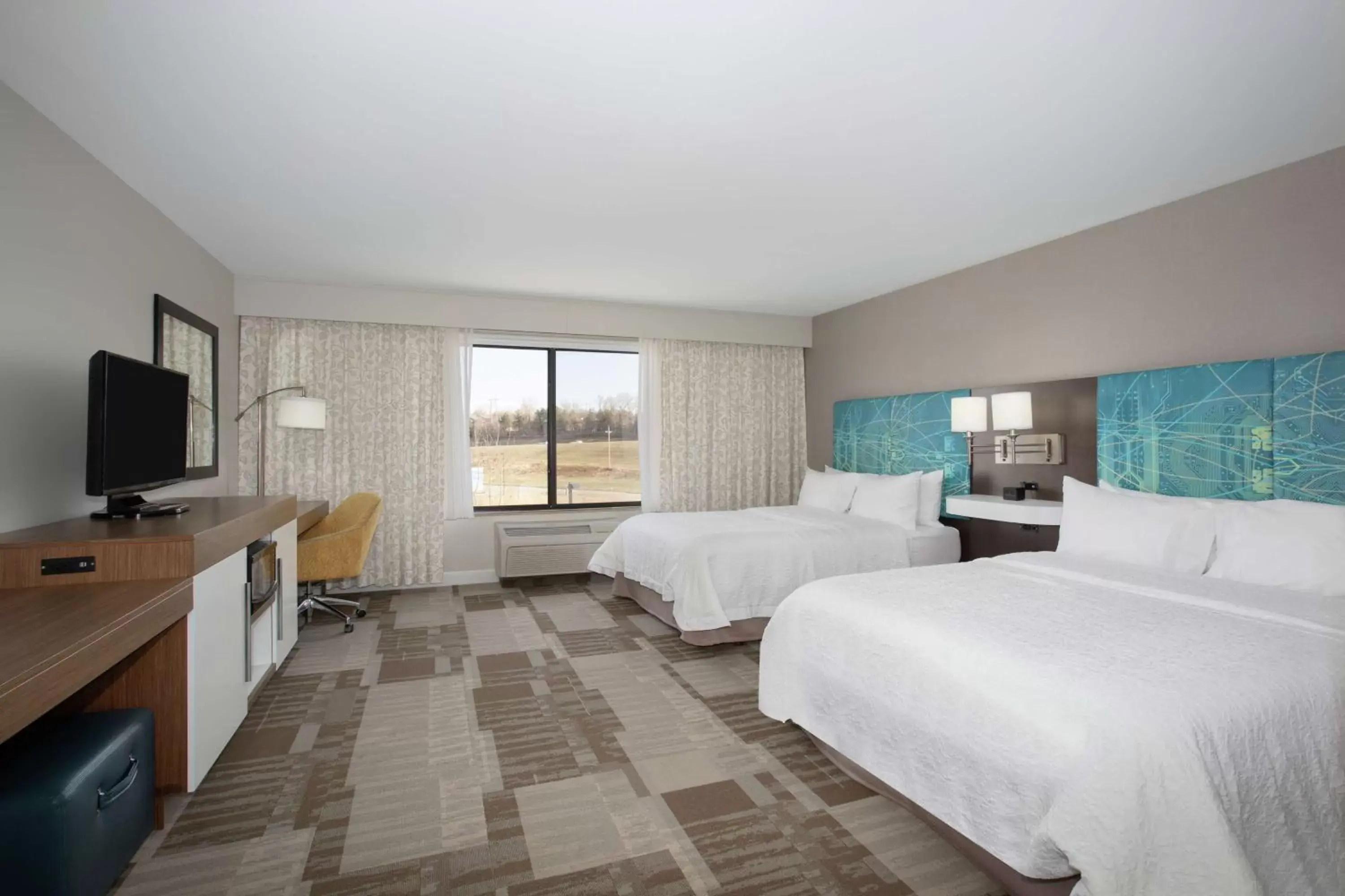 Bedroom in Hampton Inn Bellevue