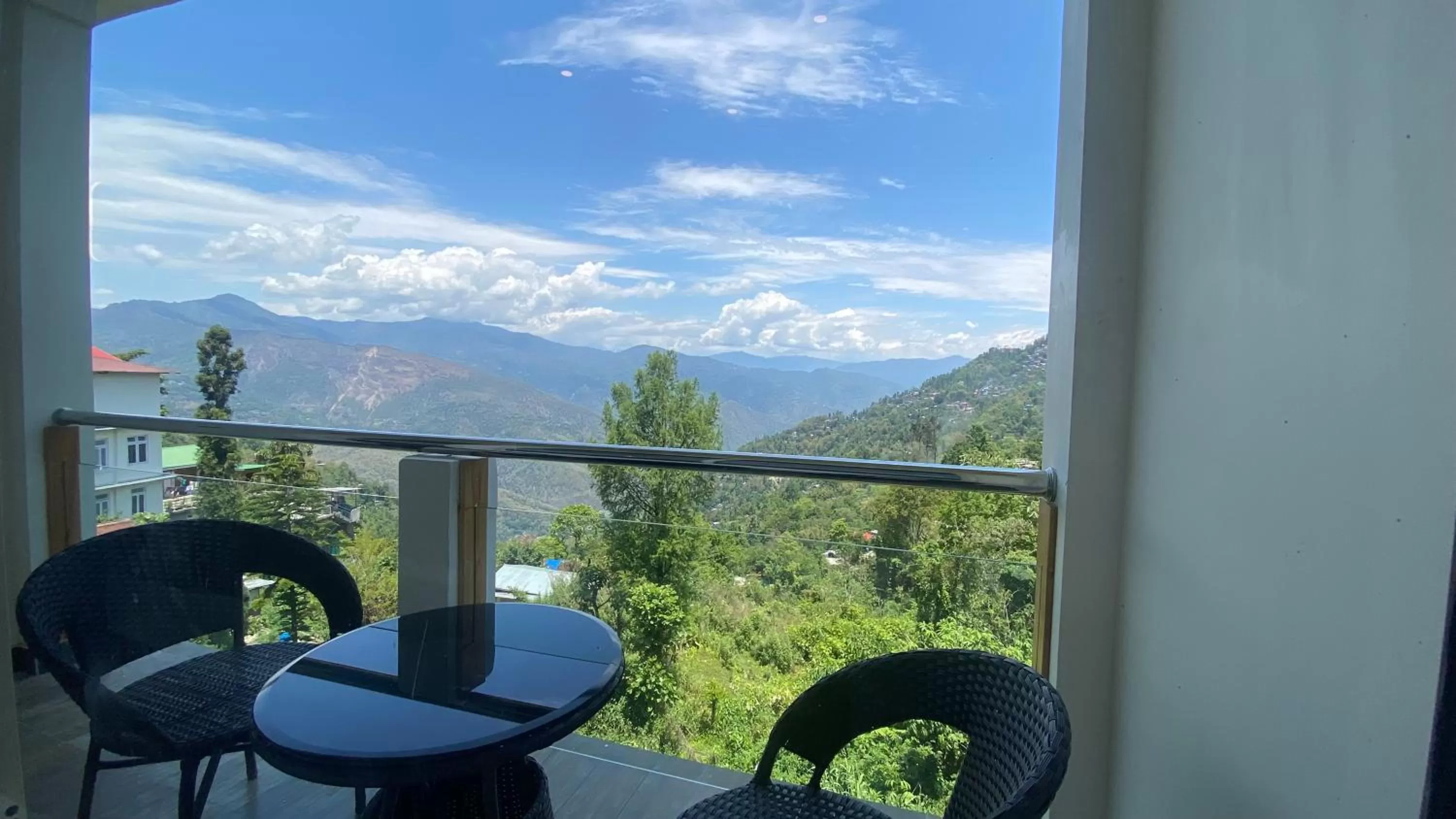 Balcony/Terrace in Sood's Himalayan Vista