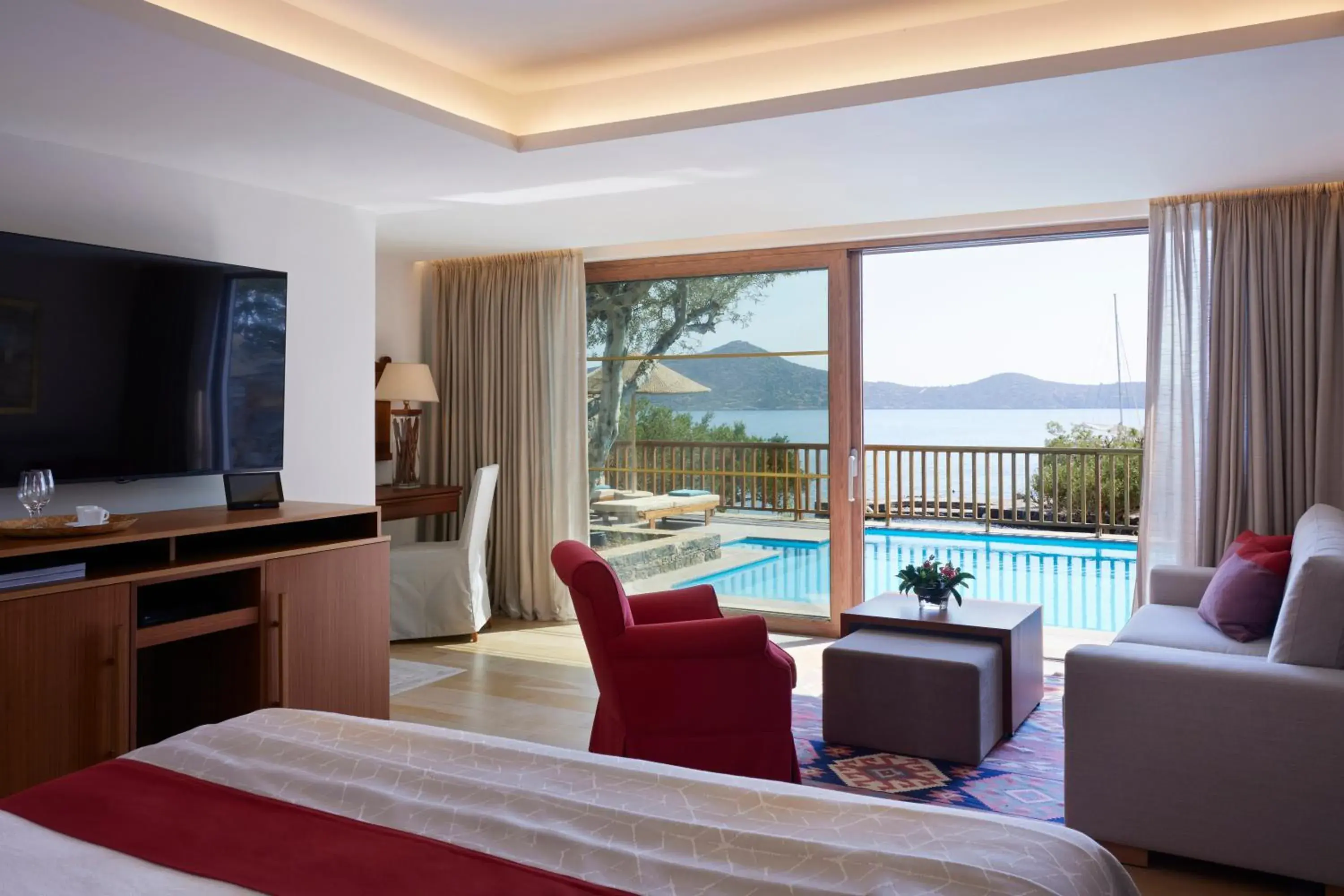 Living room, Seating Area in Elounda Mare Relais & Châteaux Hotel